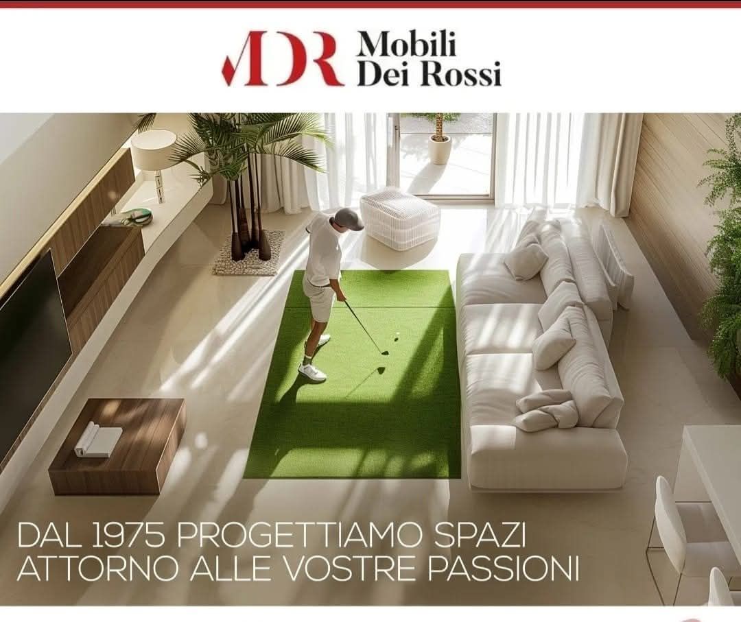 Showroom con mobili bianchi e tappeto verde; una persona è in piedi in un luminoso soggiorno moderno.