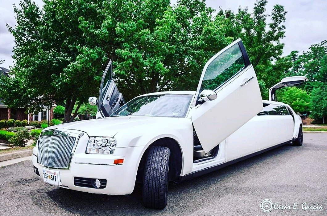 Limousine Service in Woodbridge, VA Party's In Motion, LLC