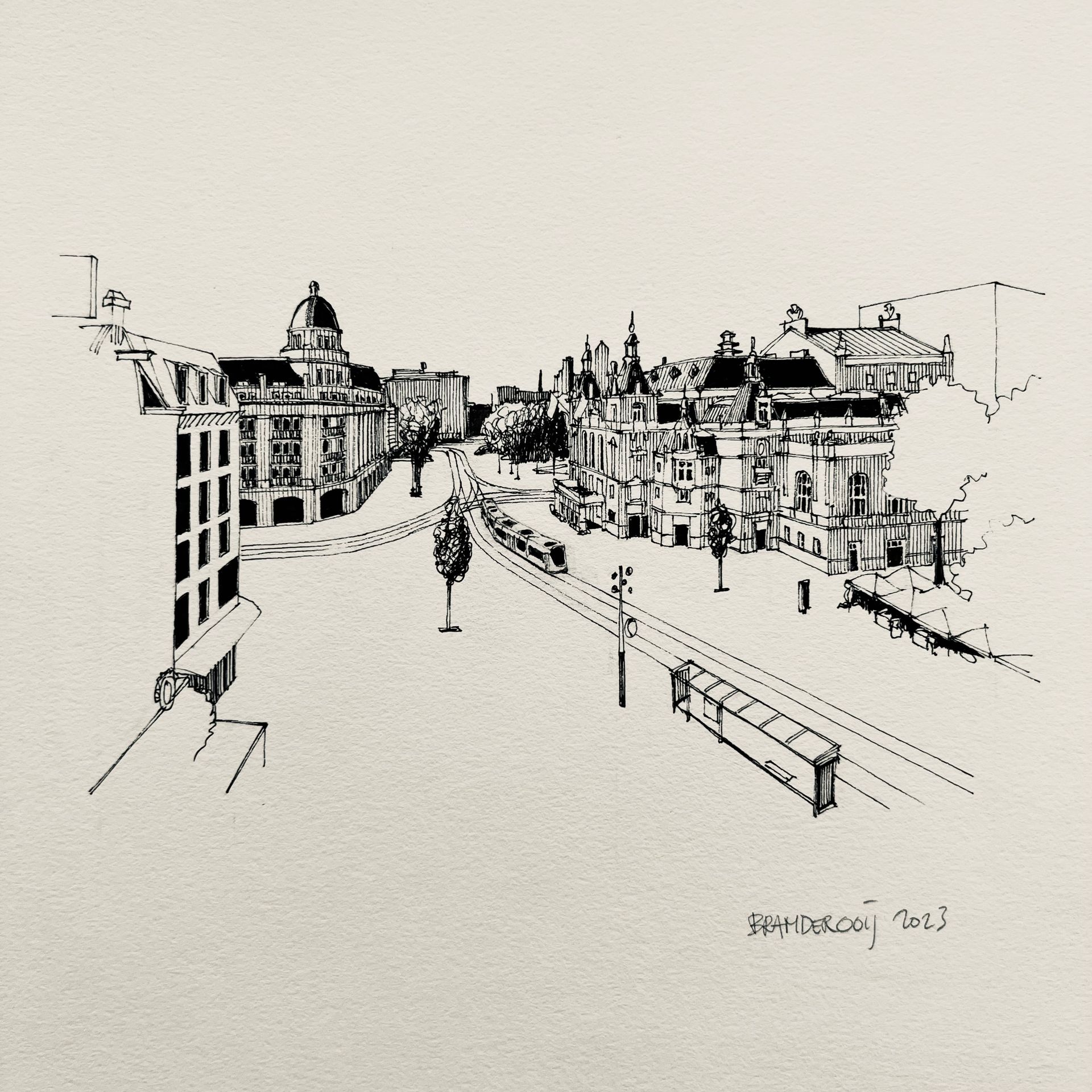 Zwart-wit schets van een rustige stadsstraat met gebouwen, bomen en hekwerk langs een bochtige weg.