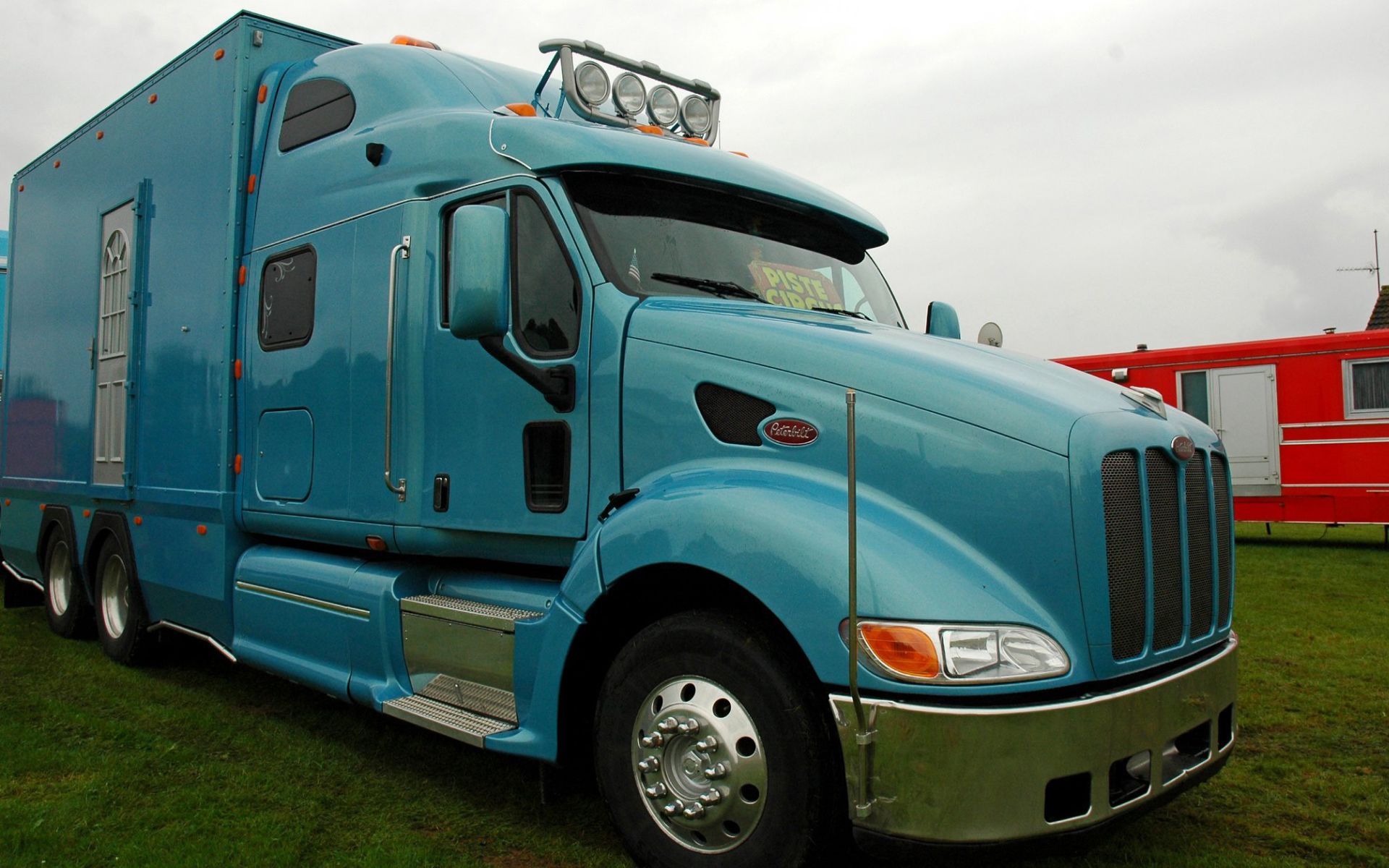 Peterbilt Truck Auto Repair - Woodard Auto & Truck in Moses Lake, WA