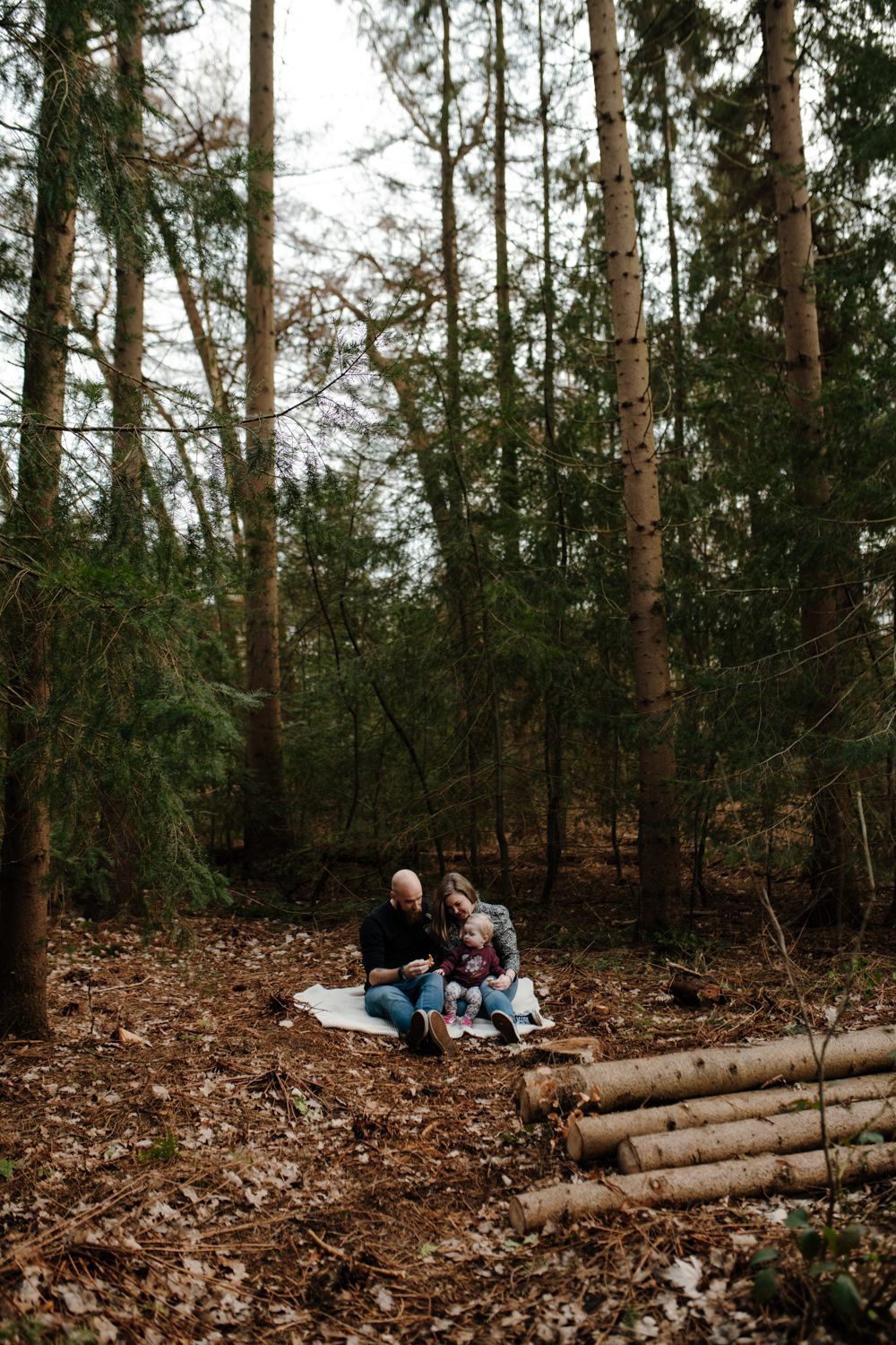 Gezinsshoot in het bos