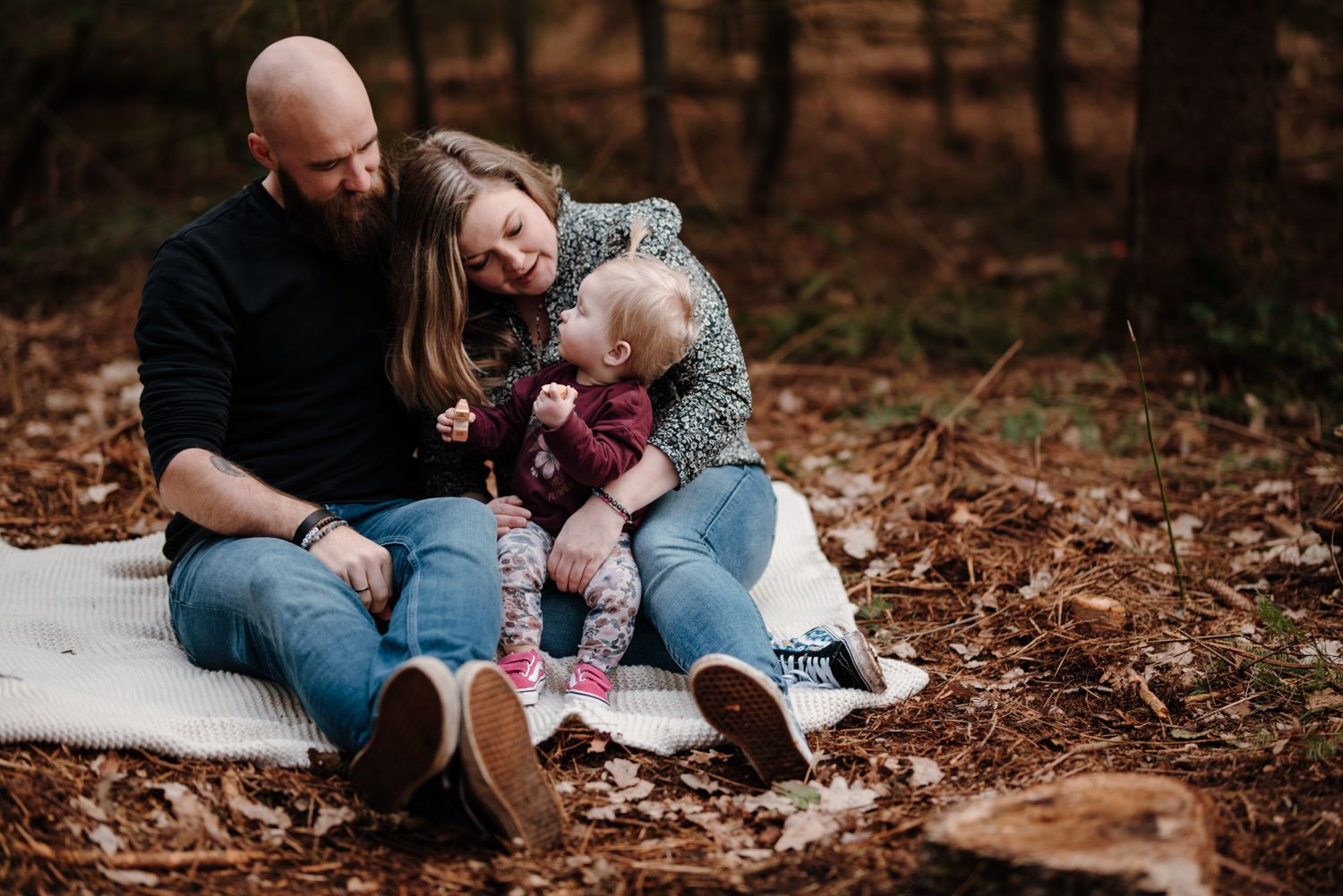 Gezinsshoot in het bos