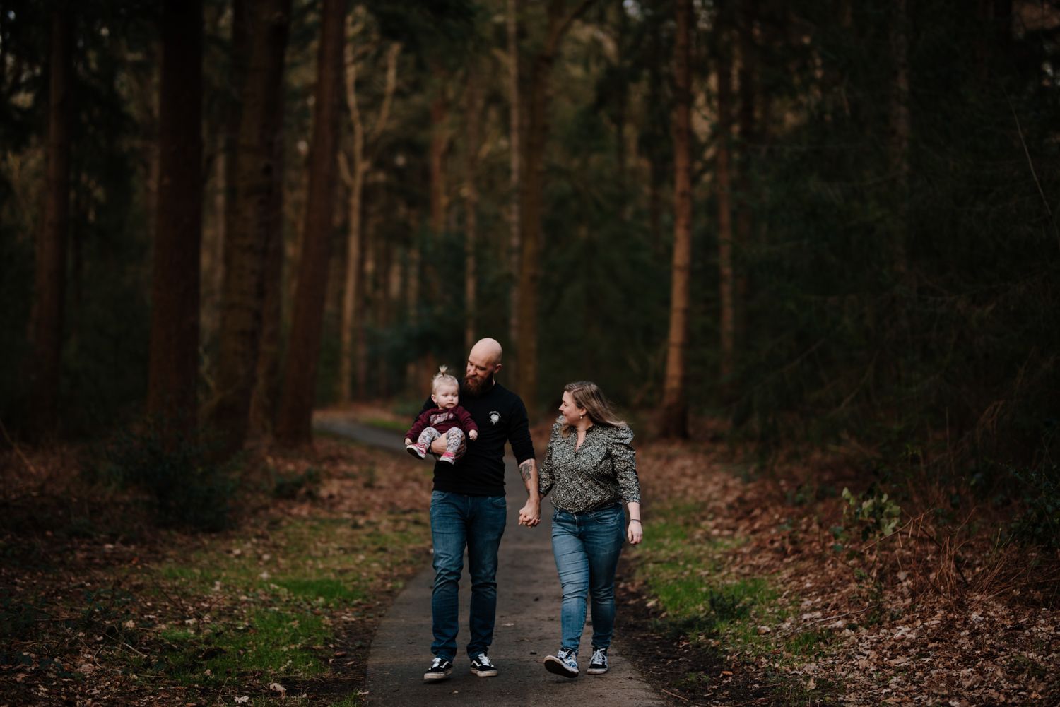 Gezinsshoot in het bos