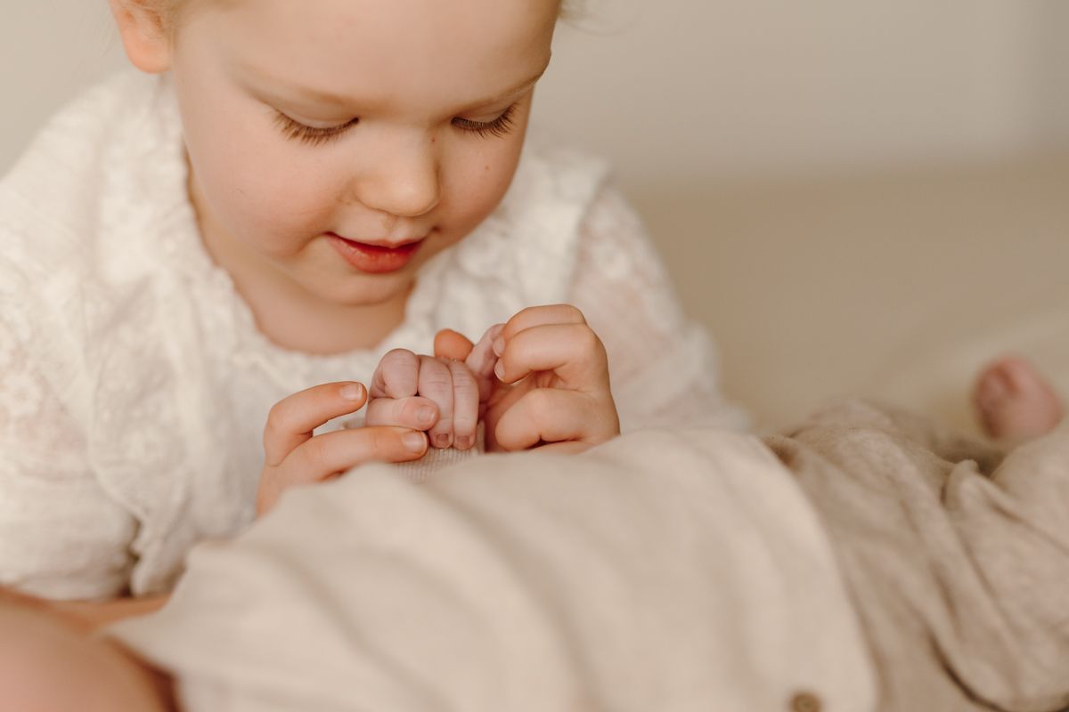 Newbornfotoshoot broer en zus