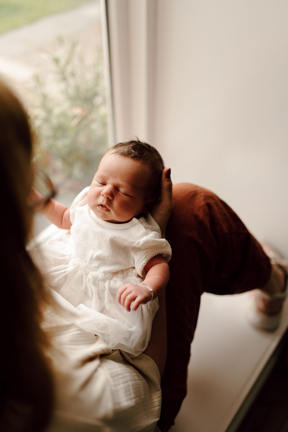 Newbornshoot - meisje op schoot