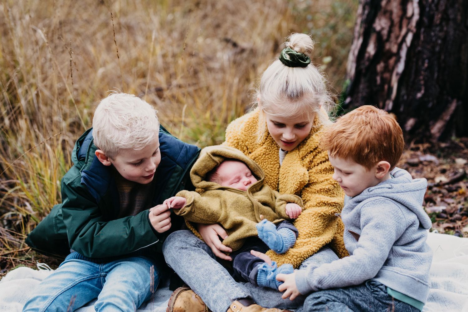 Newbornshoot buiten alle kinderen