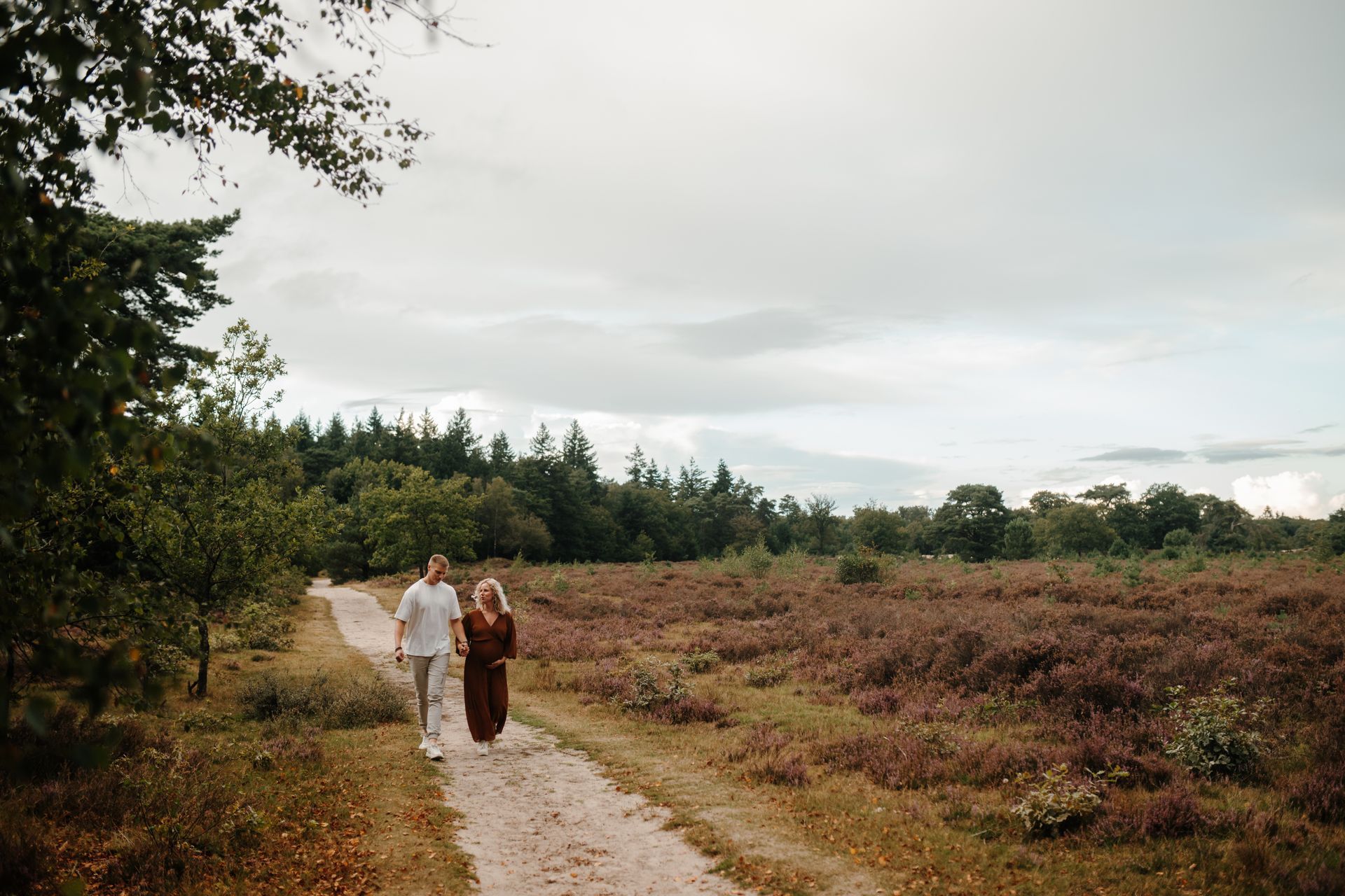 Zwangerschapsshoot op de Heide van Drenthe