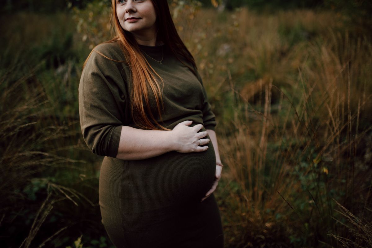 Zwangerschapsshoot in het bos