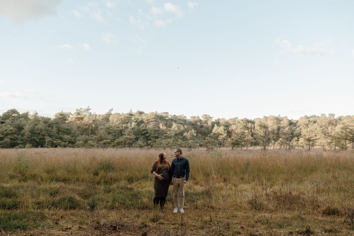 Zwangerschapsshoot in het bos