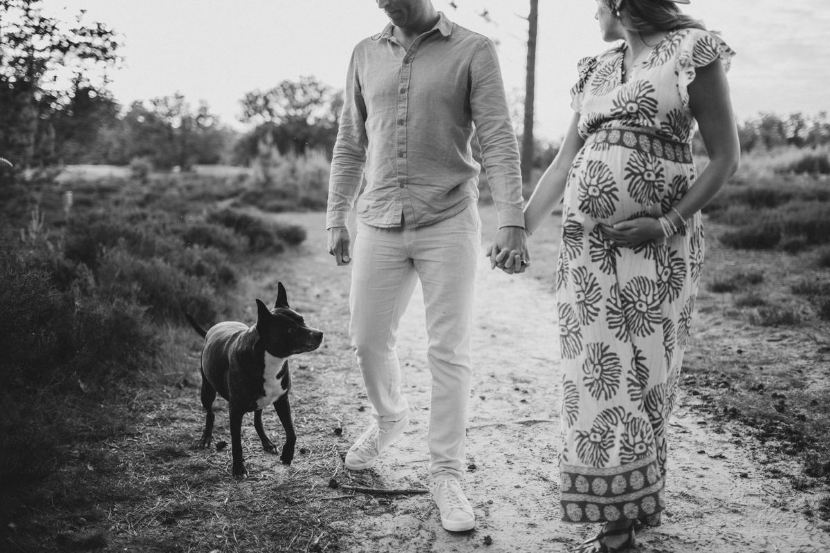 Zwangerschapsshoot met blote buik of kleren