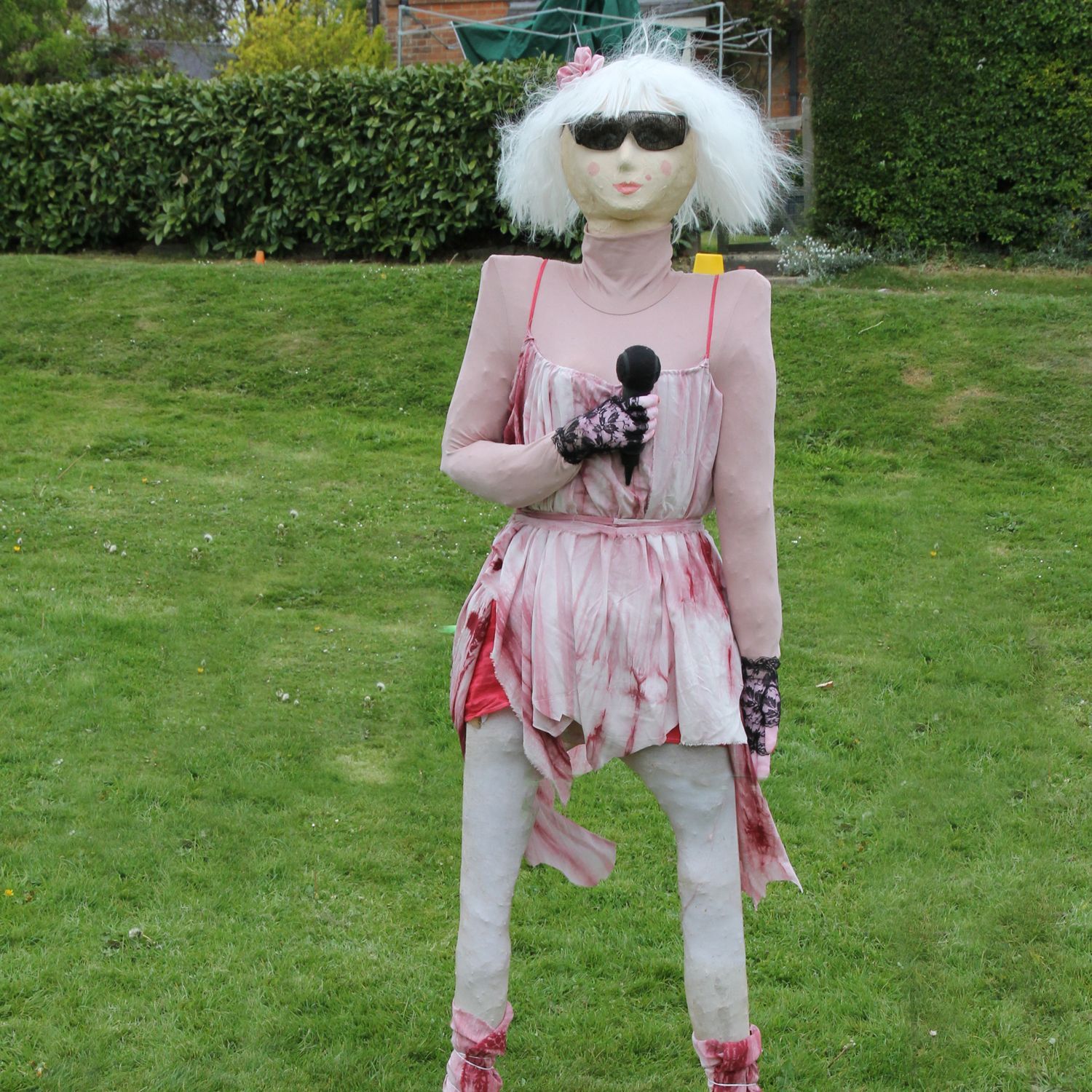 LADY GAGA