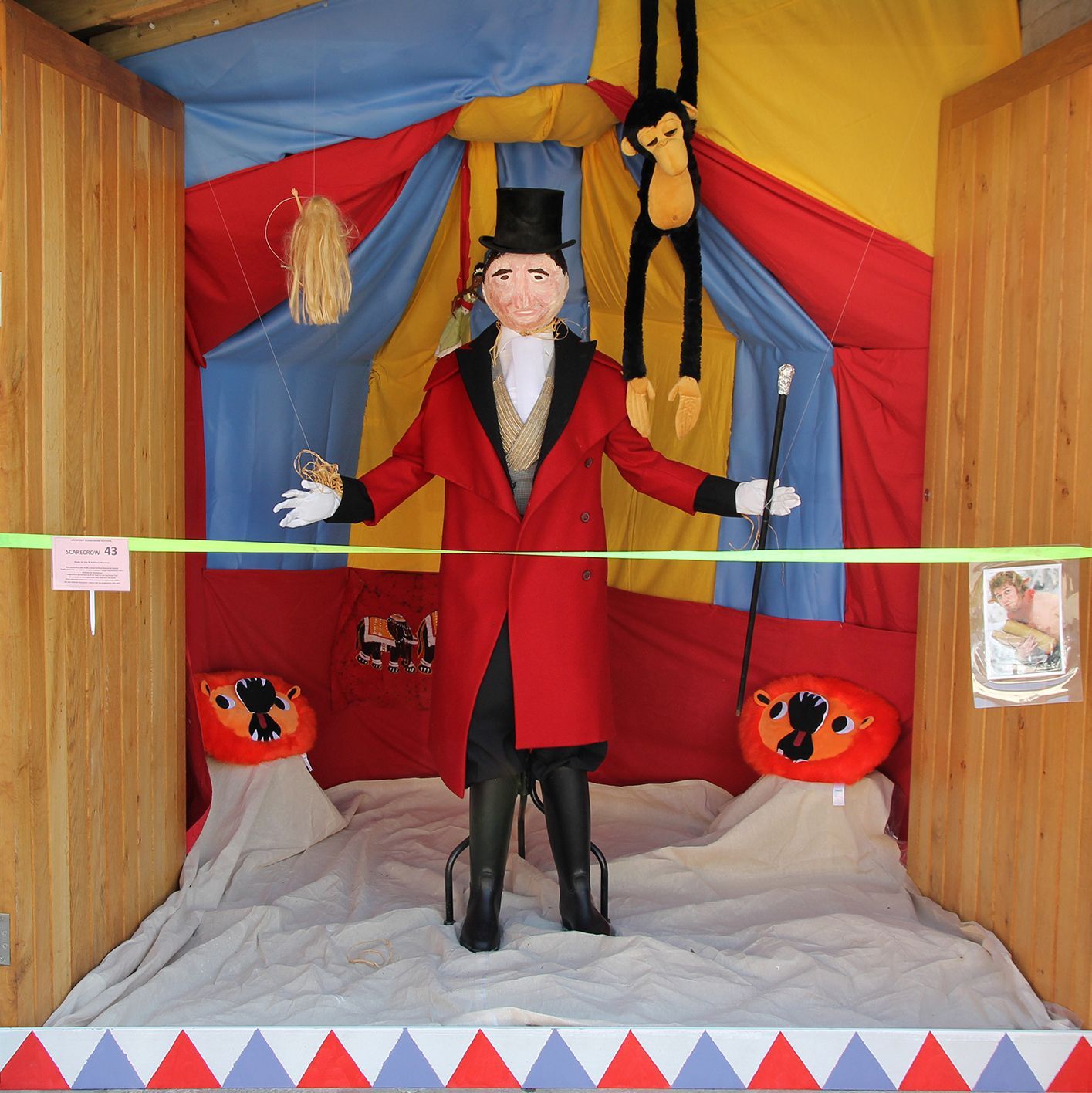 SCARECROW BARNUM