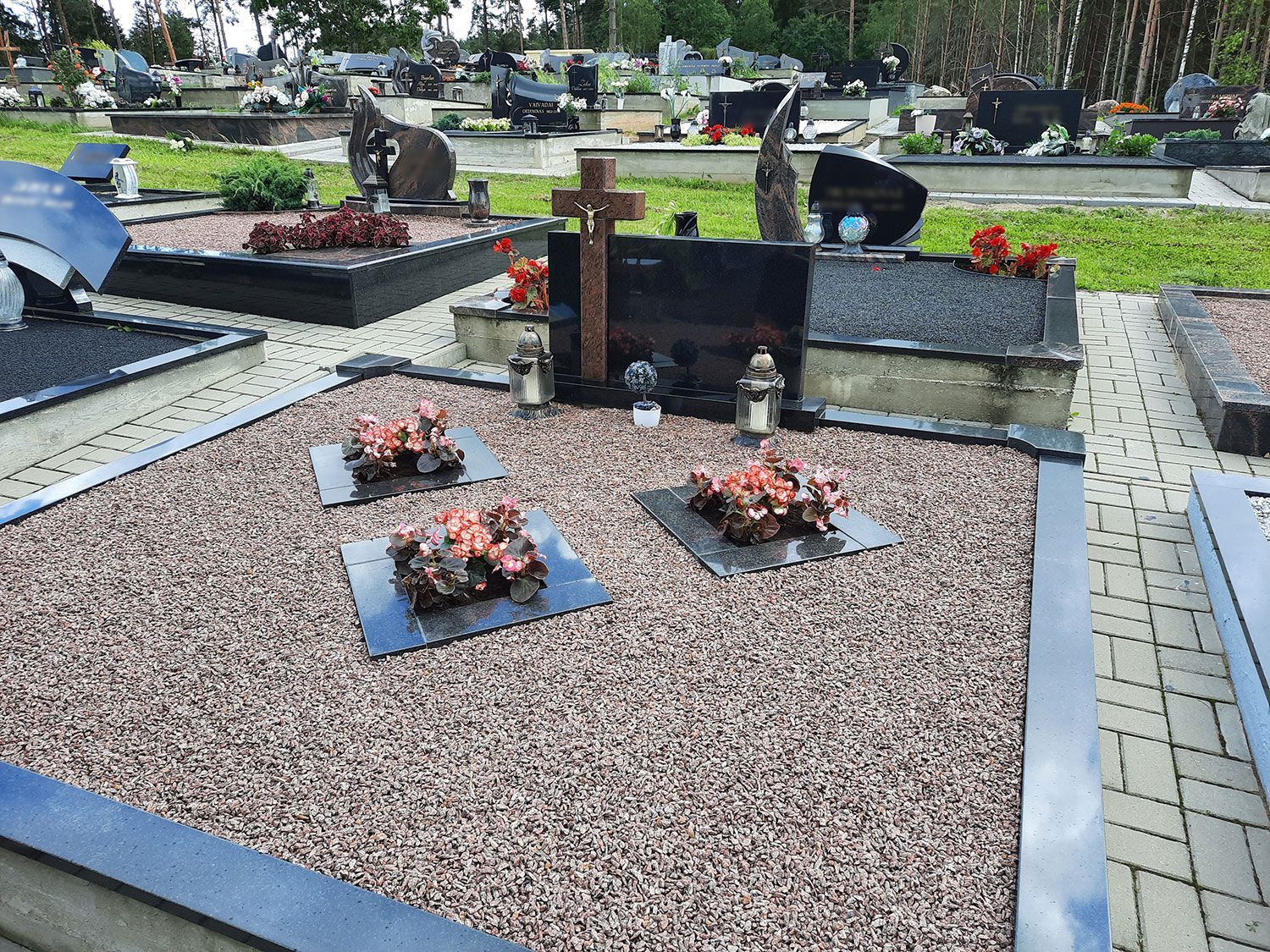 Antkapiai gėlynams