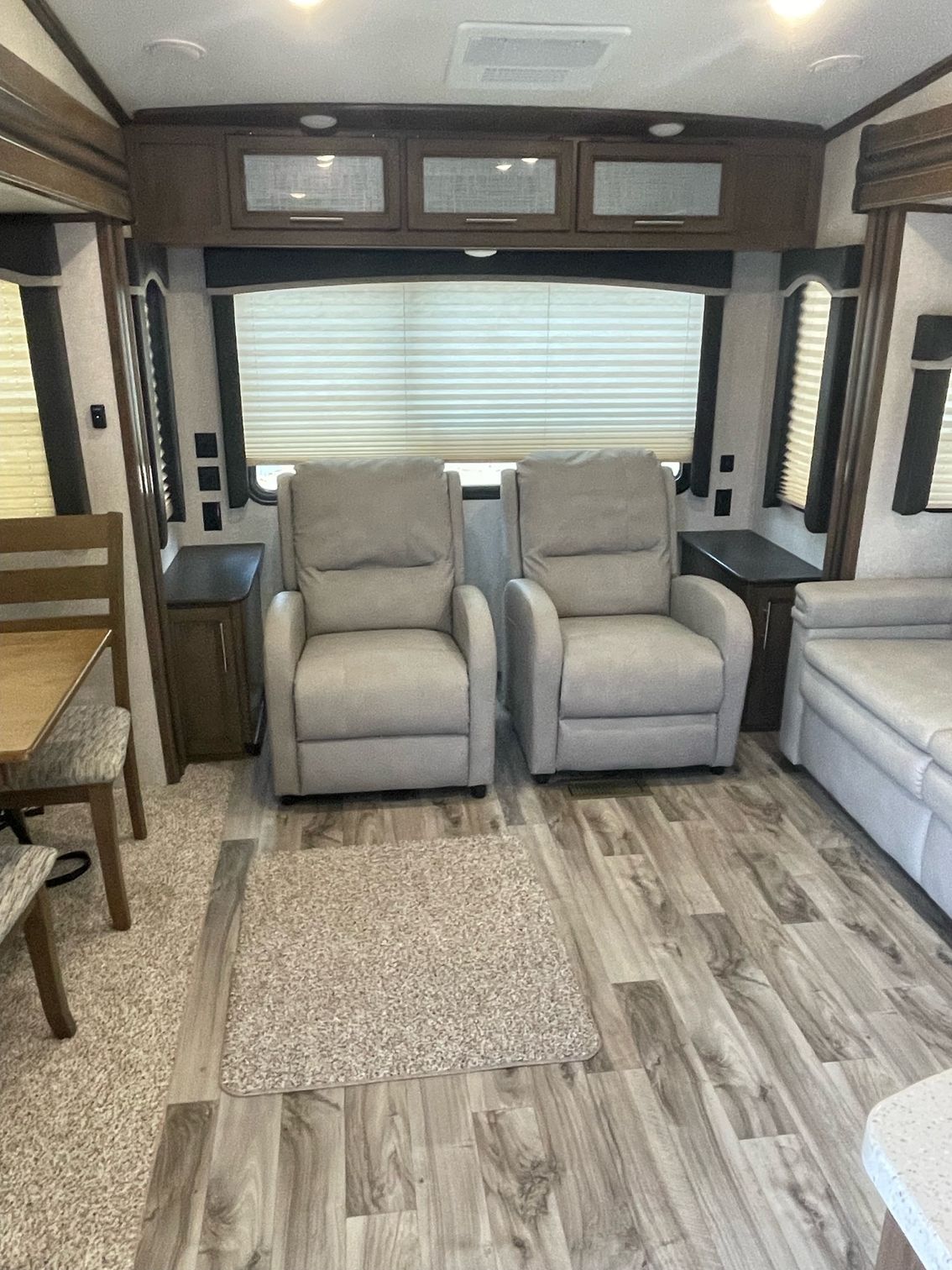 A living room with two recliner chairs and a couch.