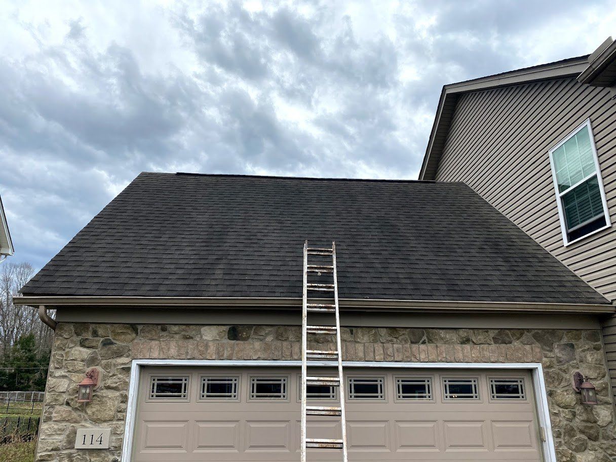 roof-with-black-streaks-on-asphalt-shingles