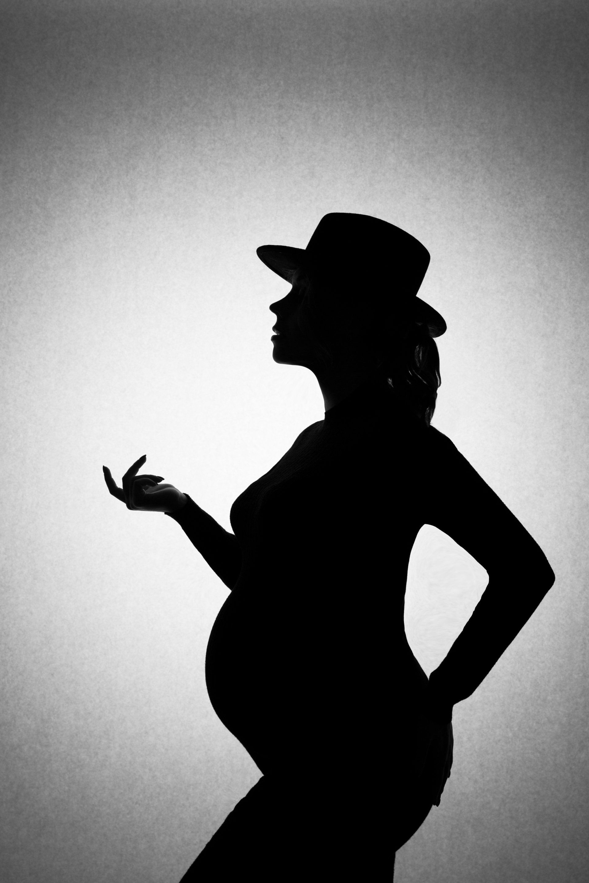 Een silhouette van een zwangere vrouw