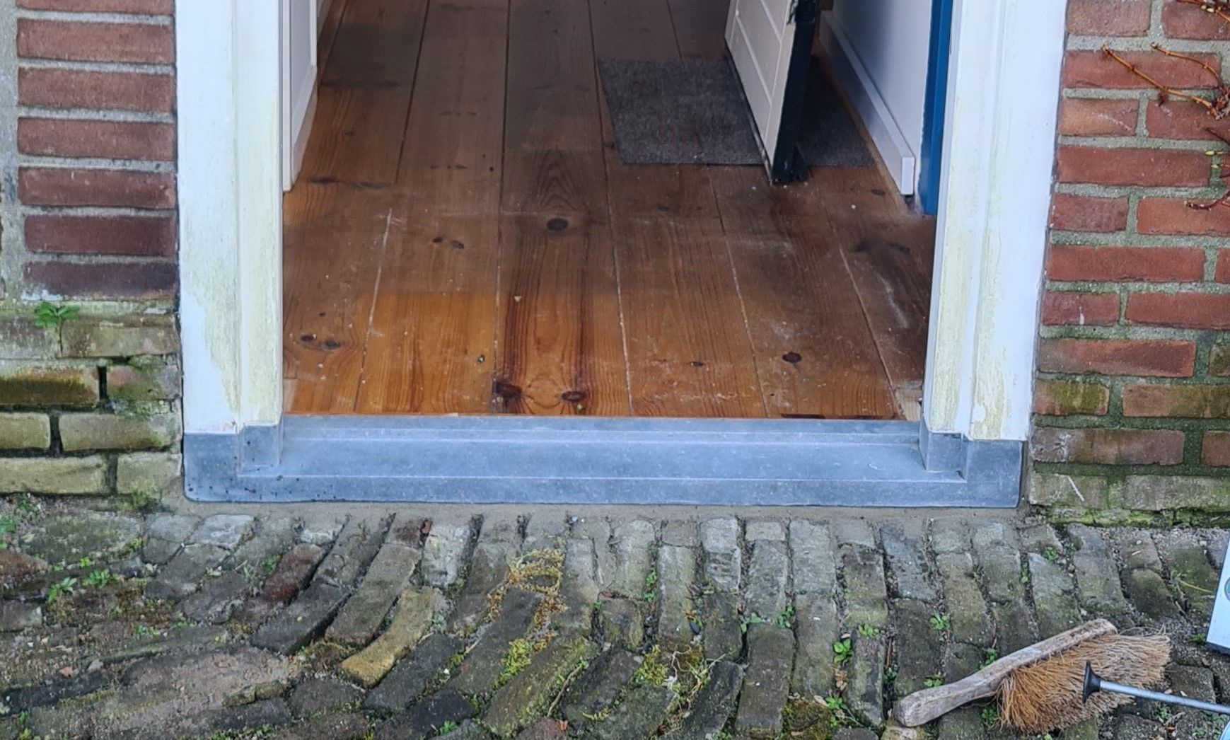 Hardstenen dorpel