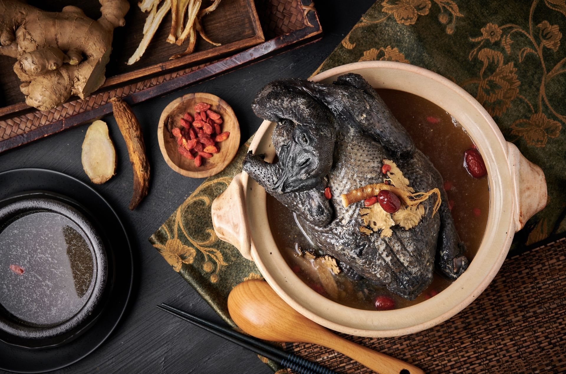 人蔘烏骨雞湯（全雞）