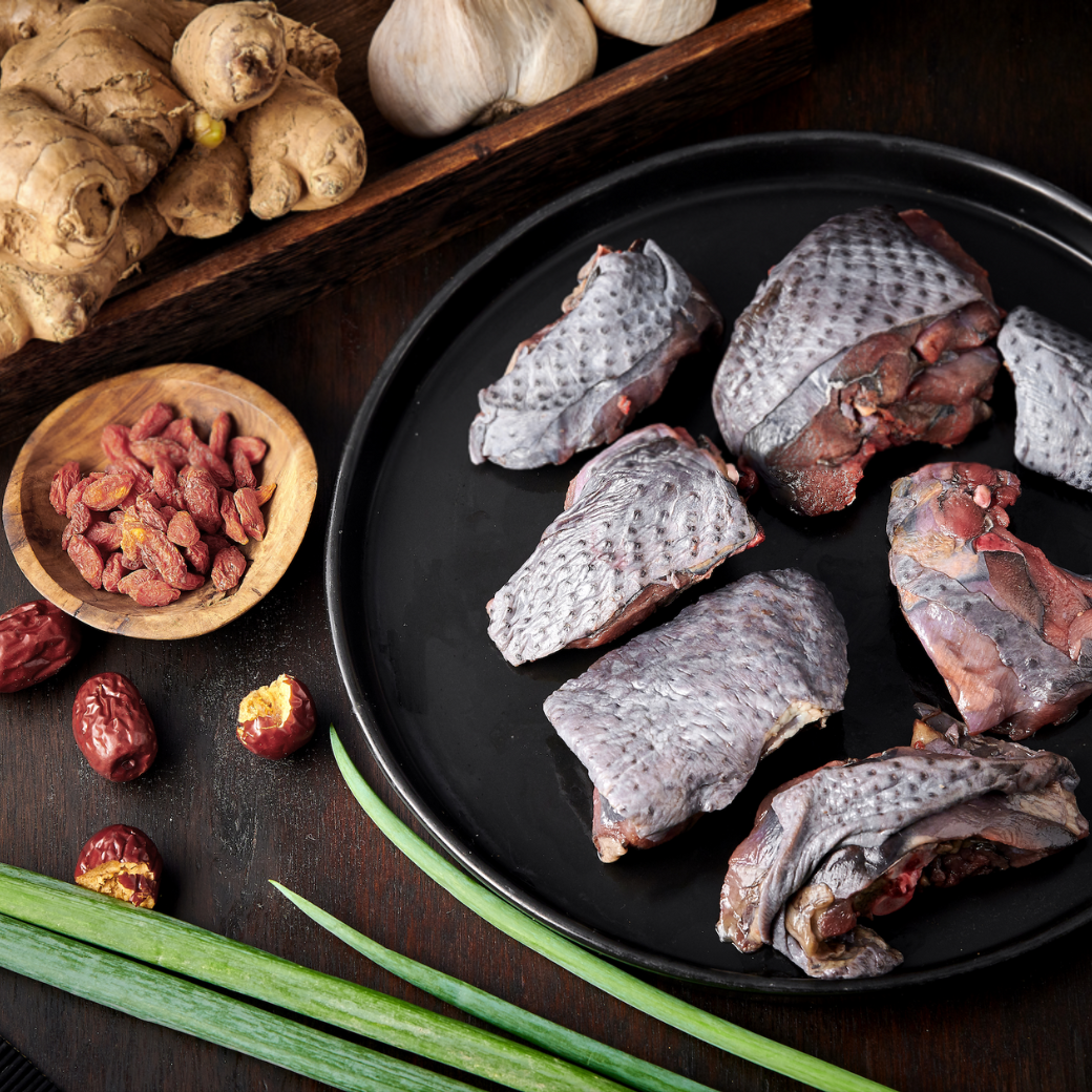 生鮮烏骨雞肉去骨切塊