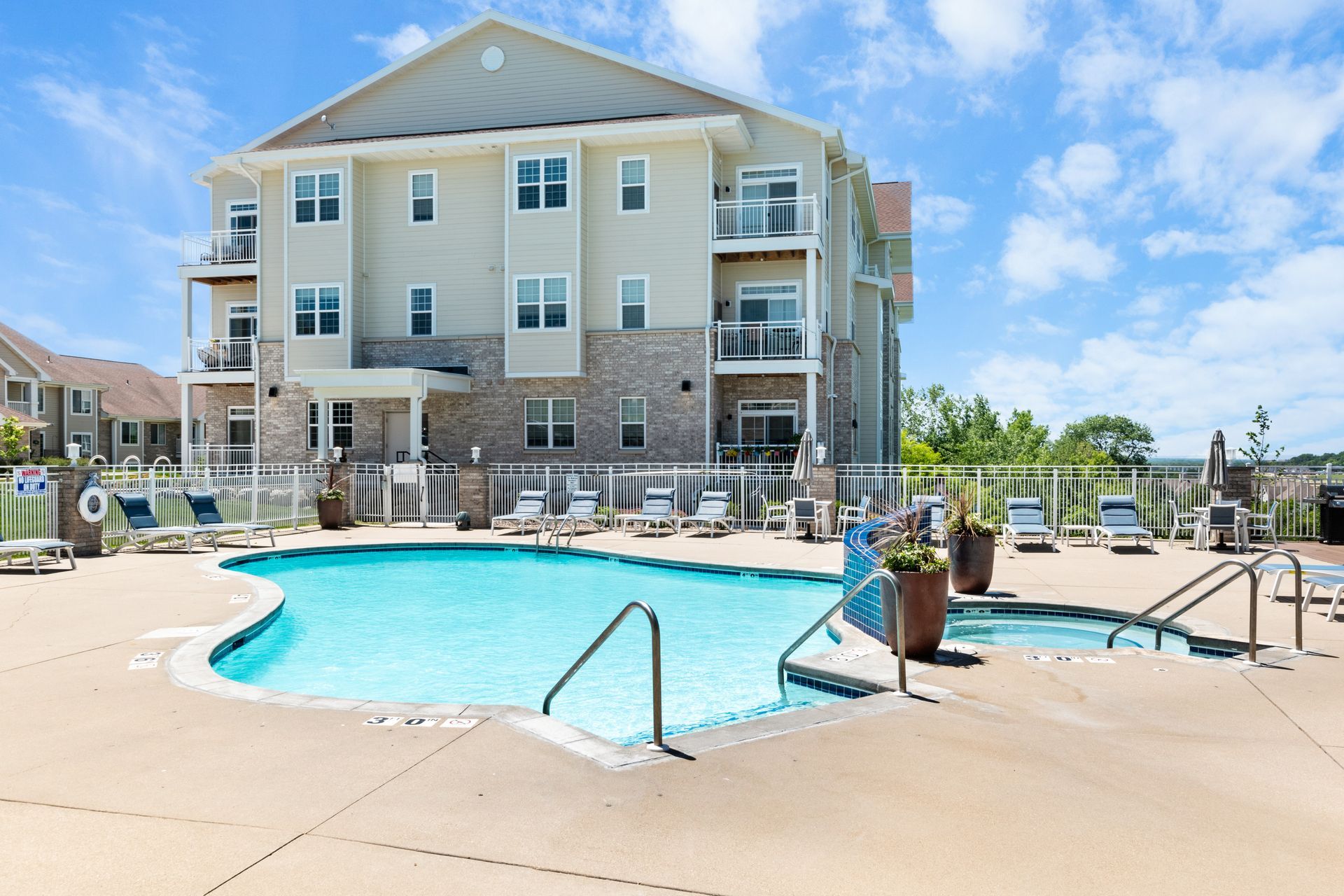 A large building with a swimming pool in front of it.
