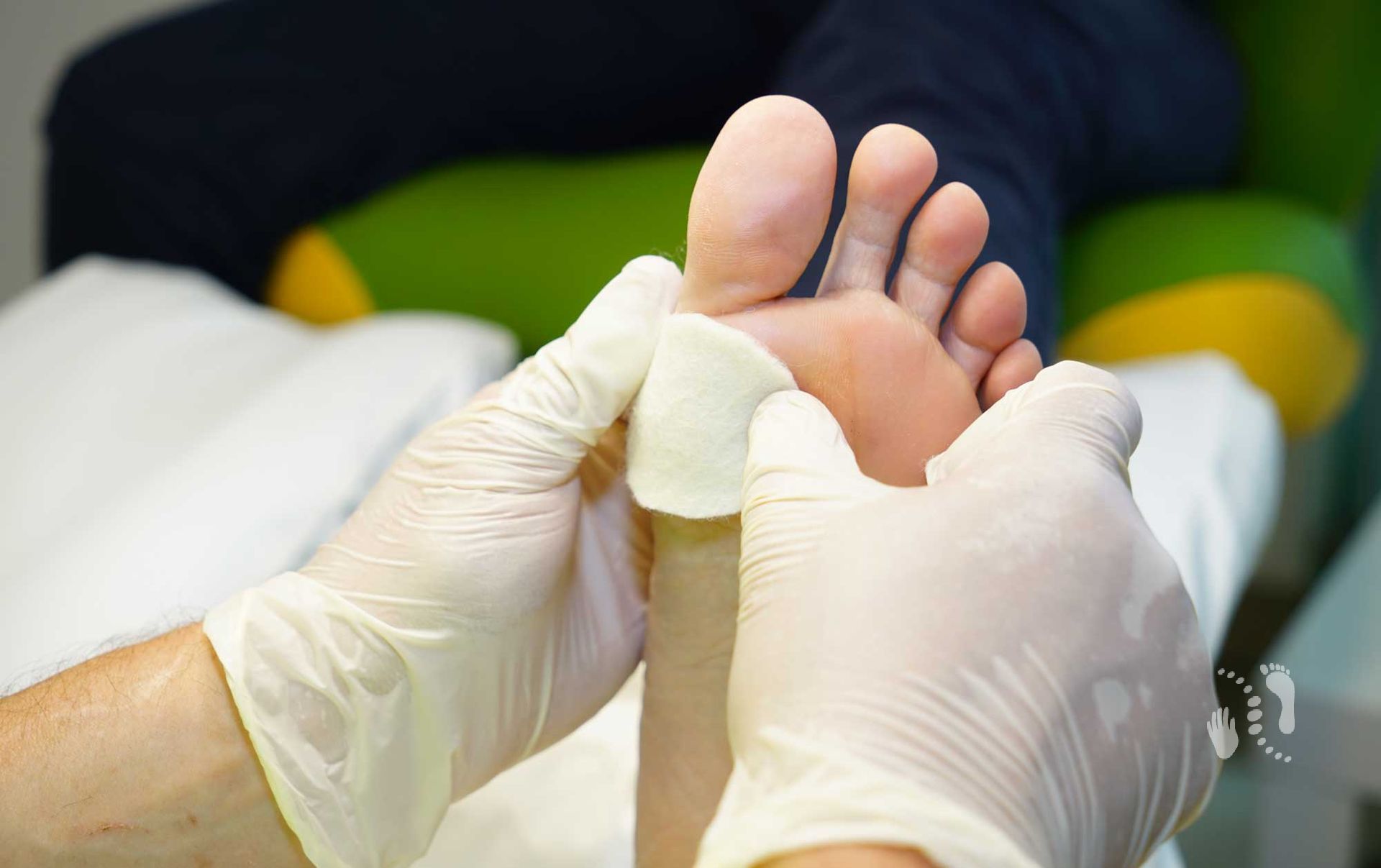 Druckschutz - Anlage eines Wollfilzpads - Podologie Kay Promnitz