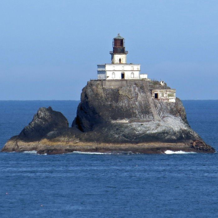 Oregon Lighthouses & Coastal Adventure