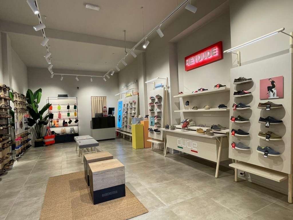 Versilia shoes Marina di Massa EFA Massa illuminazione negozio
