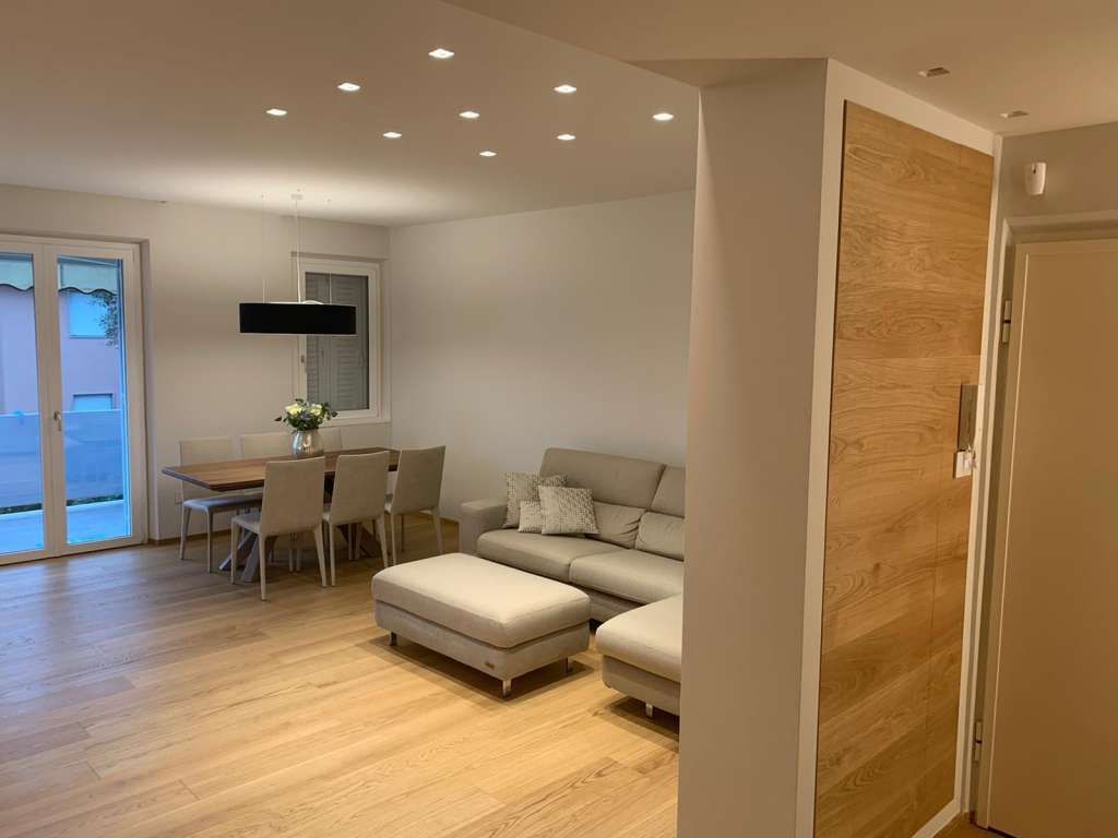 Appartamento Marina di Massa EFA Massa progettazione illuminotecnica soffitto faretti