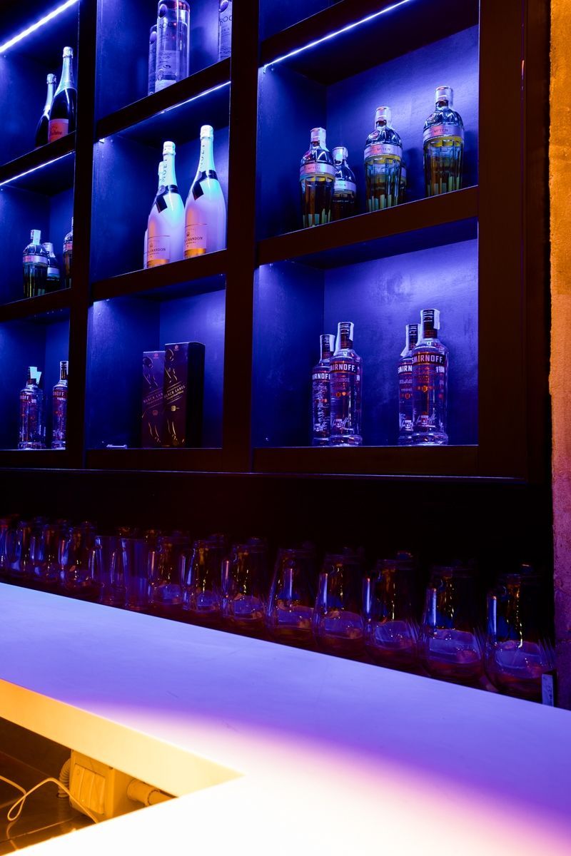 Beach Club EFA Massa progetto illuminotecnica mensole locale 