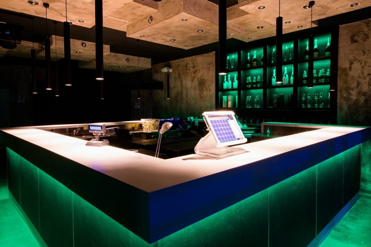 bancone Beach Club EFA Massa progetto illuminotecnica
