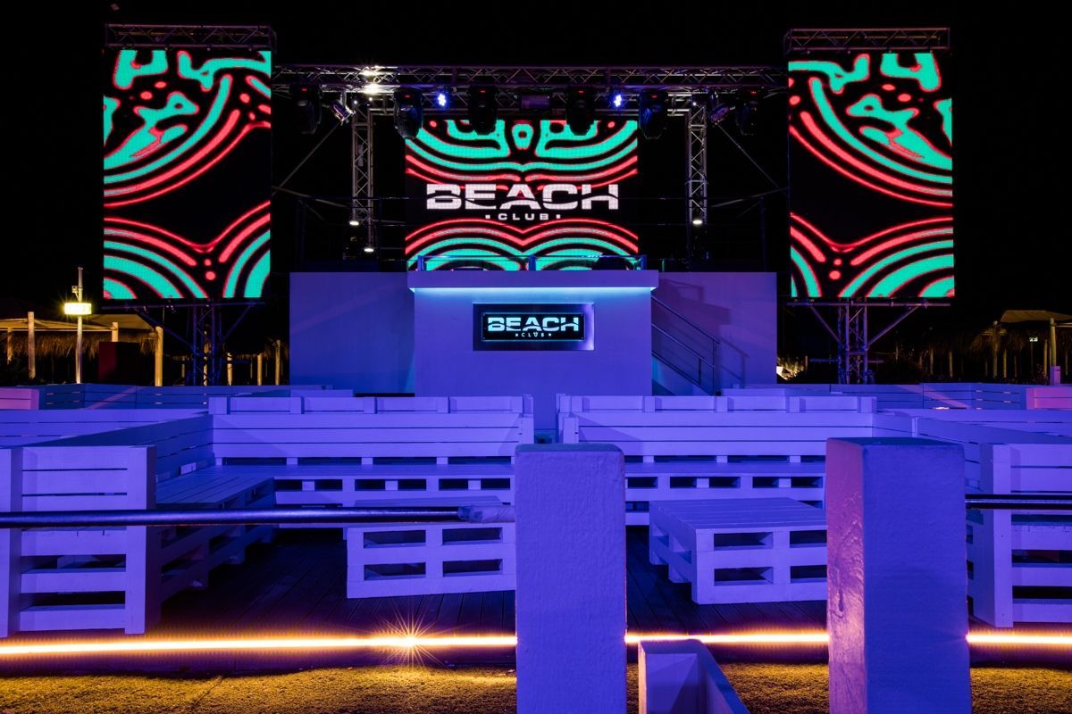 Beach Club EFA Massa progetto personalizzato illuminotecnica
