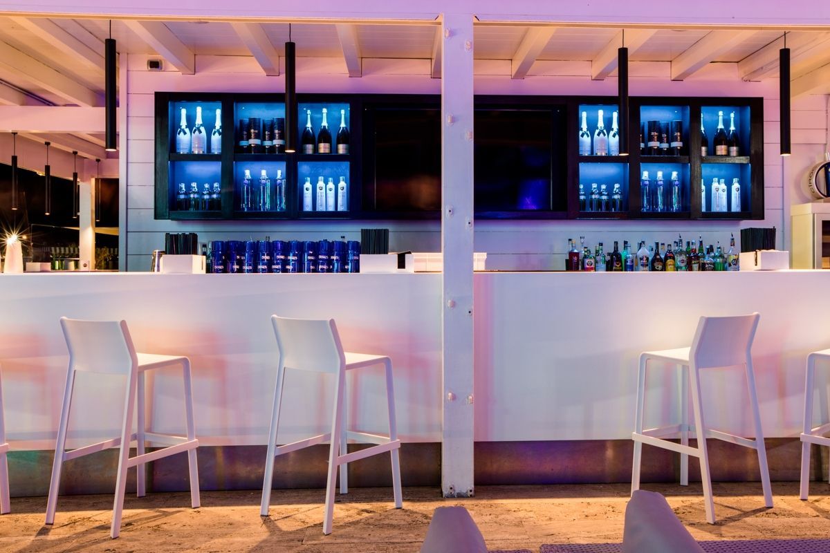 Beach Club EFA Massa progetto illuminotecnica locale 
