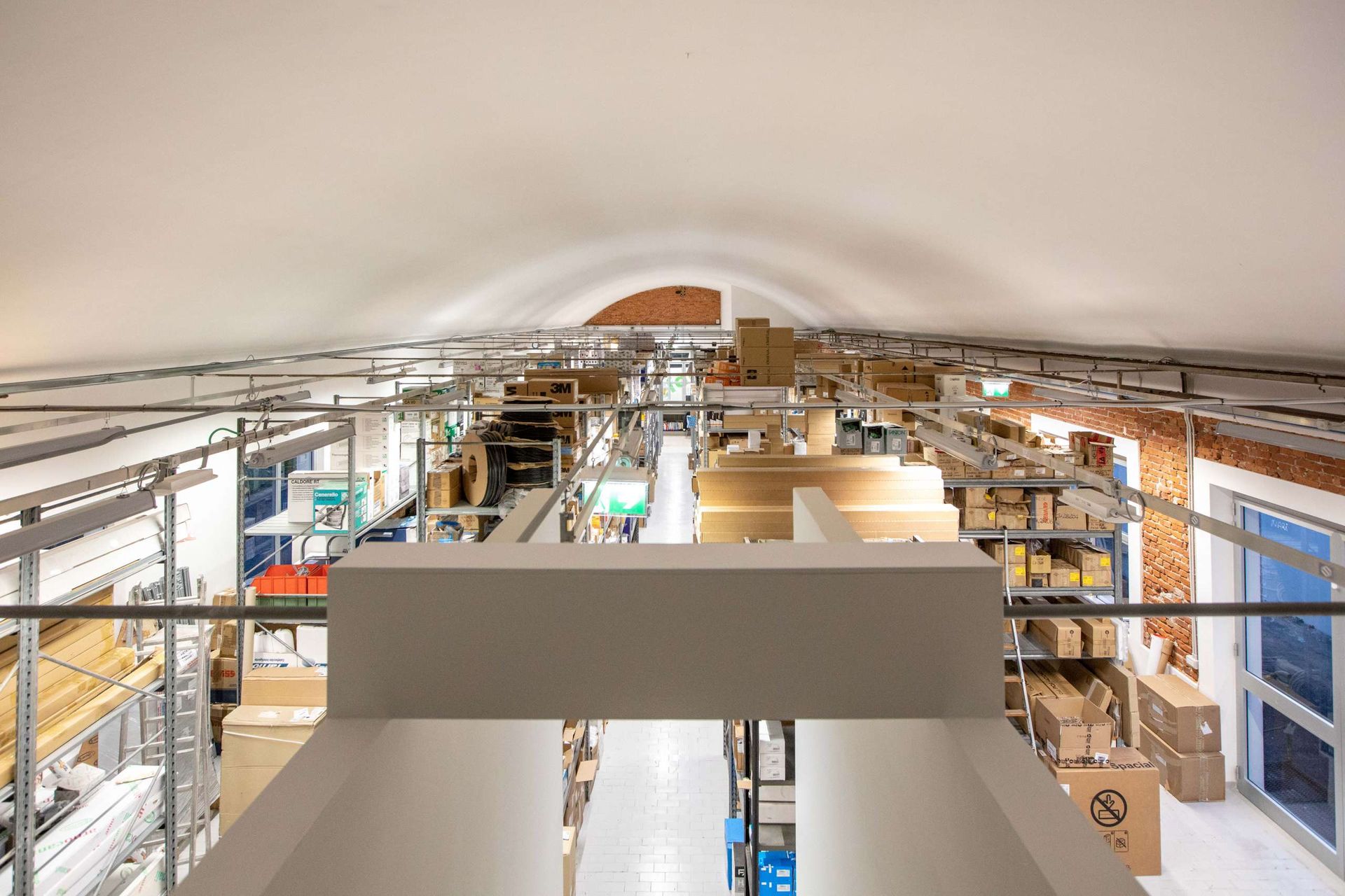 magazzino EFA Massa elettroforniture