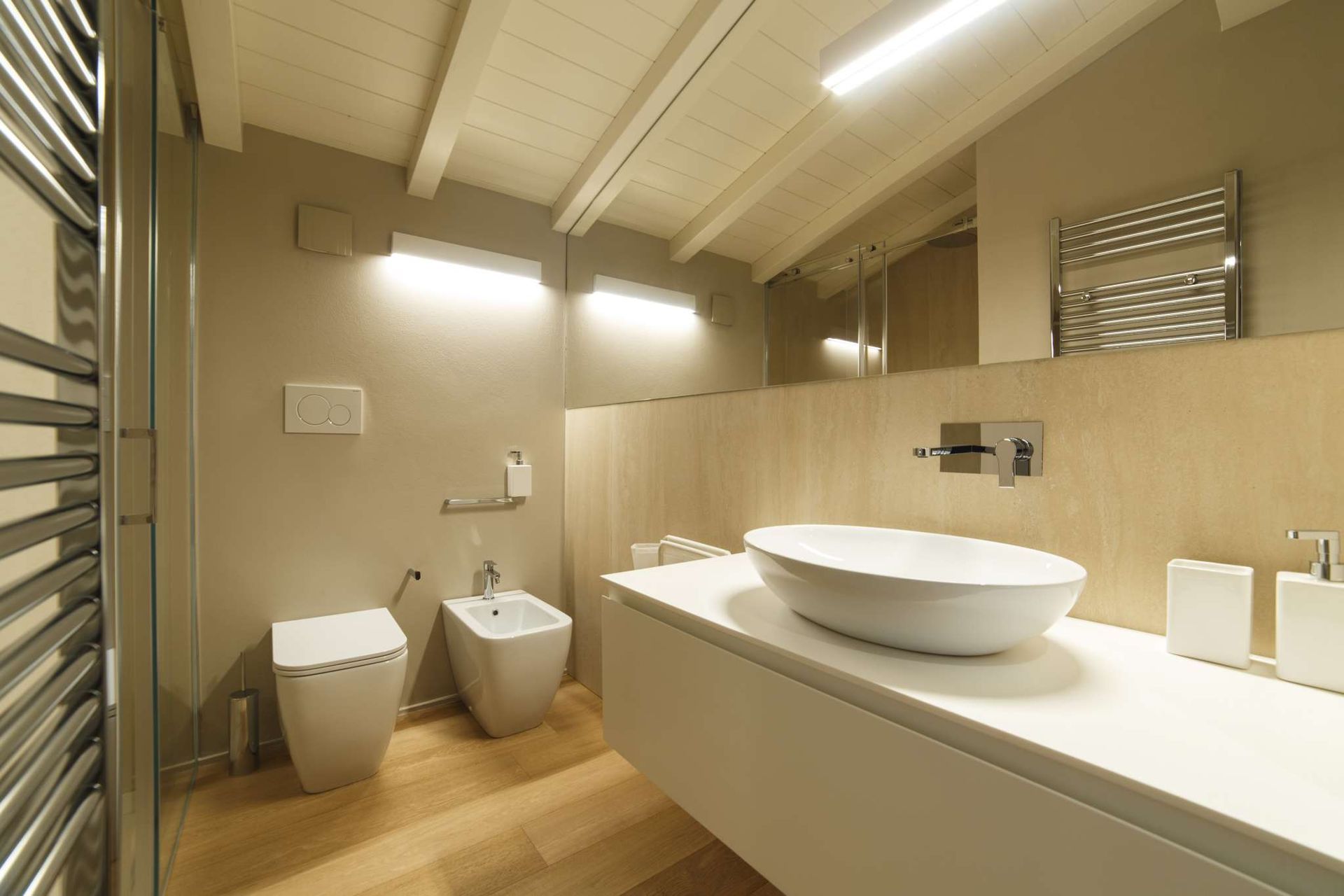 bagno illuminazione appartamento Forte dei Marmi EFA Massa