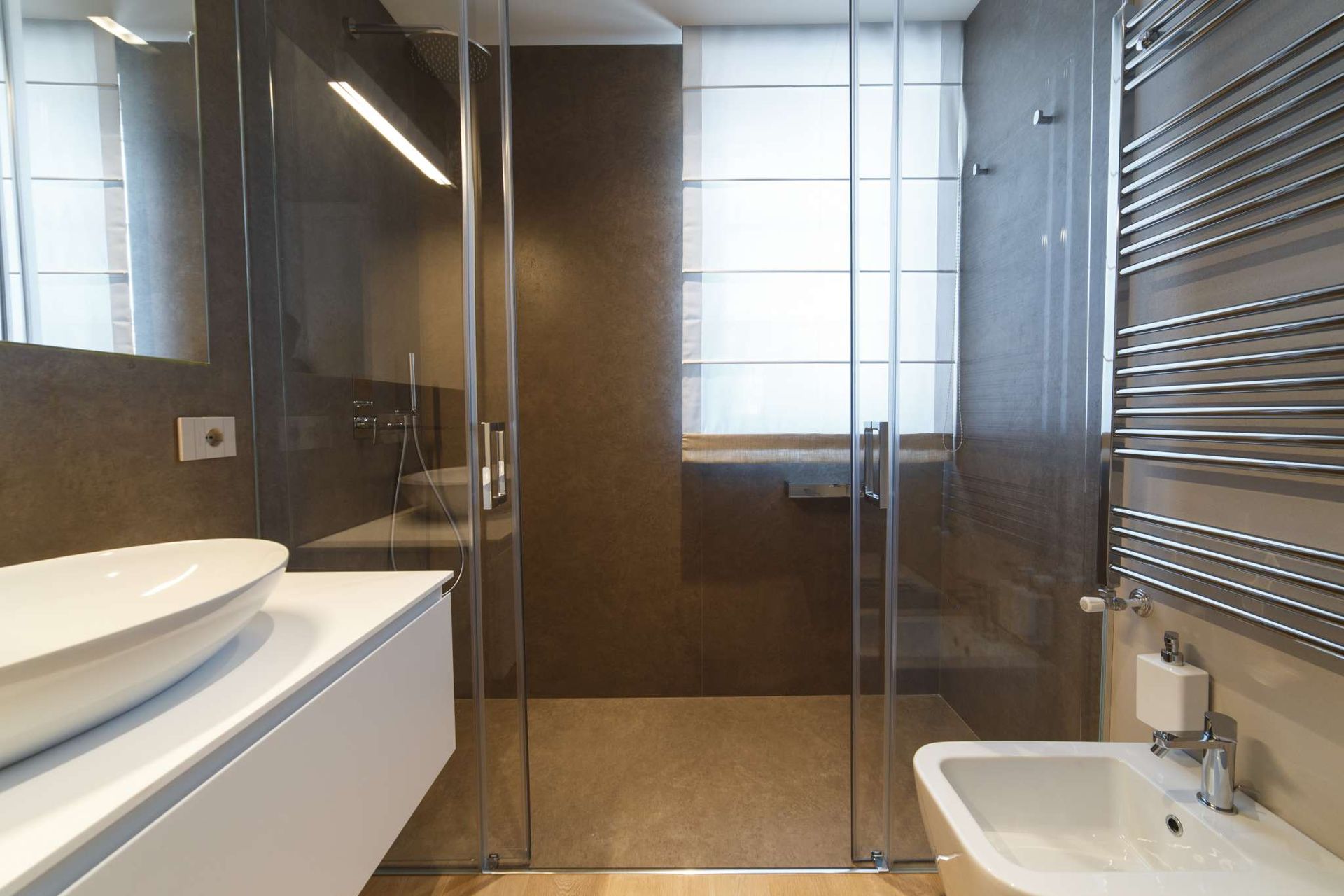 bagno illuminazione appartamento Forte dei Marmi EFA Massa