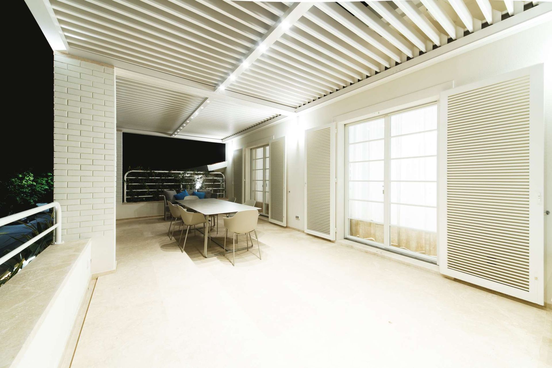 illuminazione travi soffitto appartamento Forte dei Marmi EFA Massa
