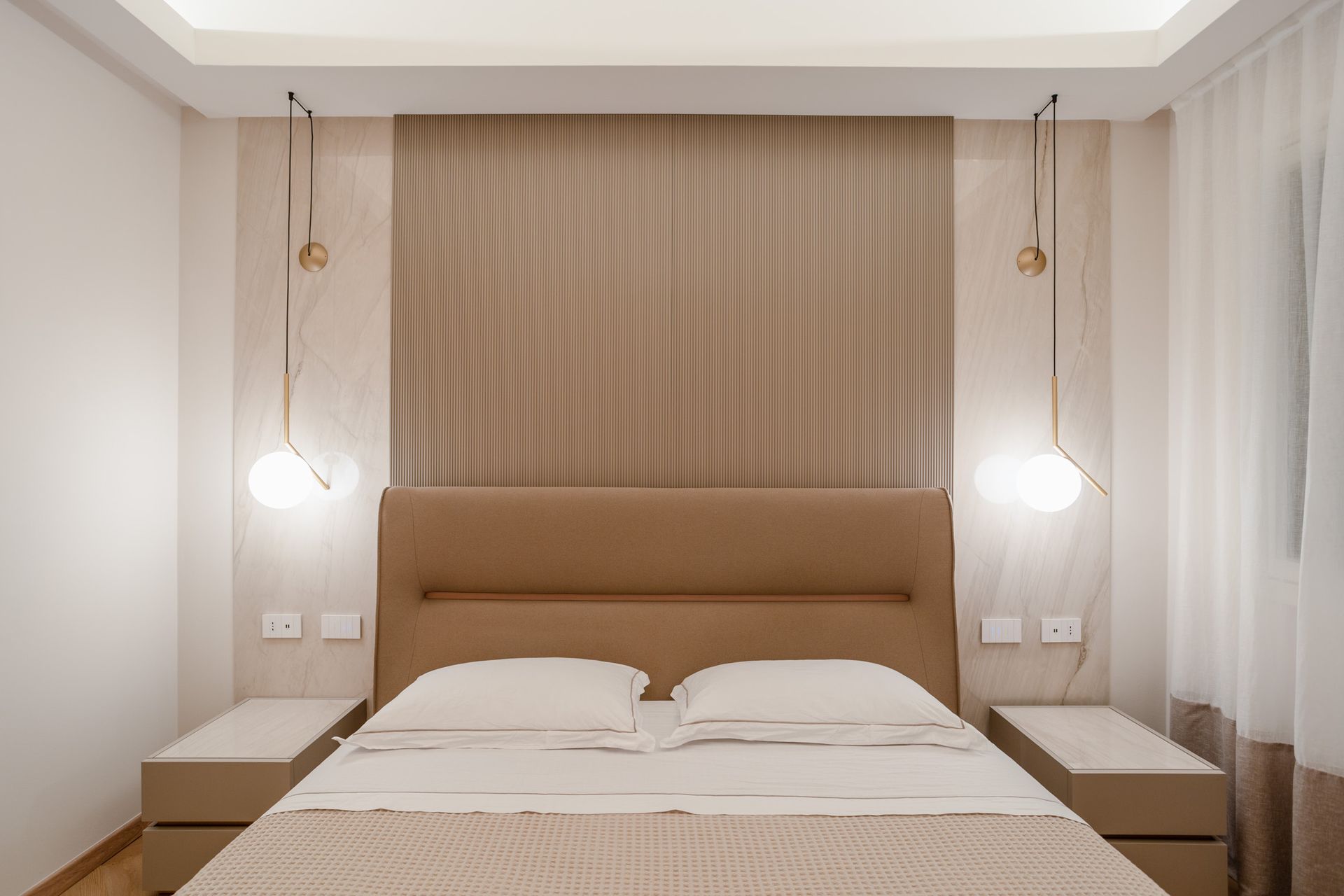 Illuminazione letto camera matrimoniale Forte dei Marmi EFA Massa