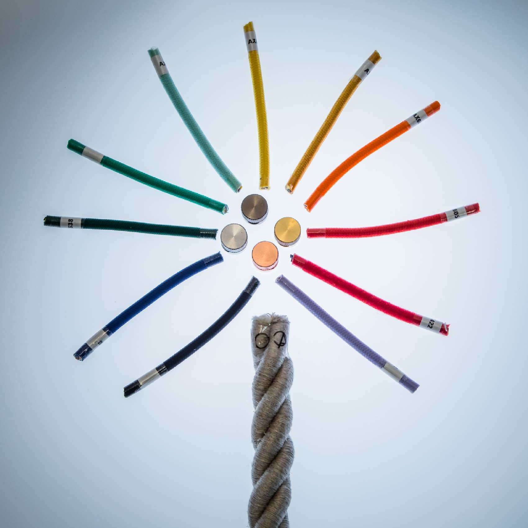 colorazioni e assortimento componenti per materiale elettrico Efa Massa