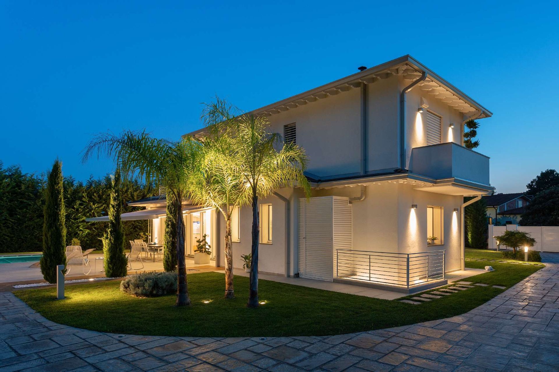 illuminazione esterni villa Montignoso EFA Massa