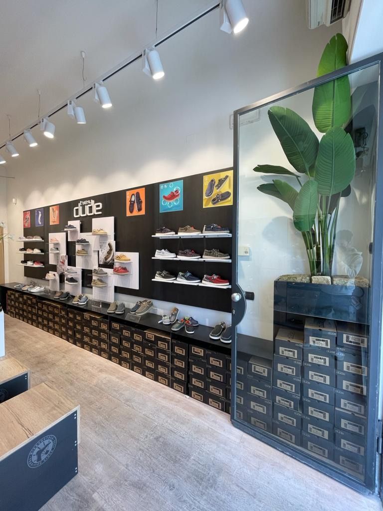 interni Versilia shoes Tonfano illuminazione EFA Massa