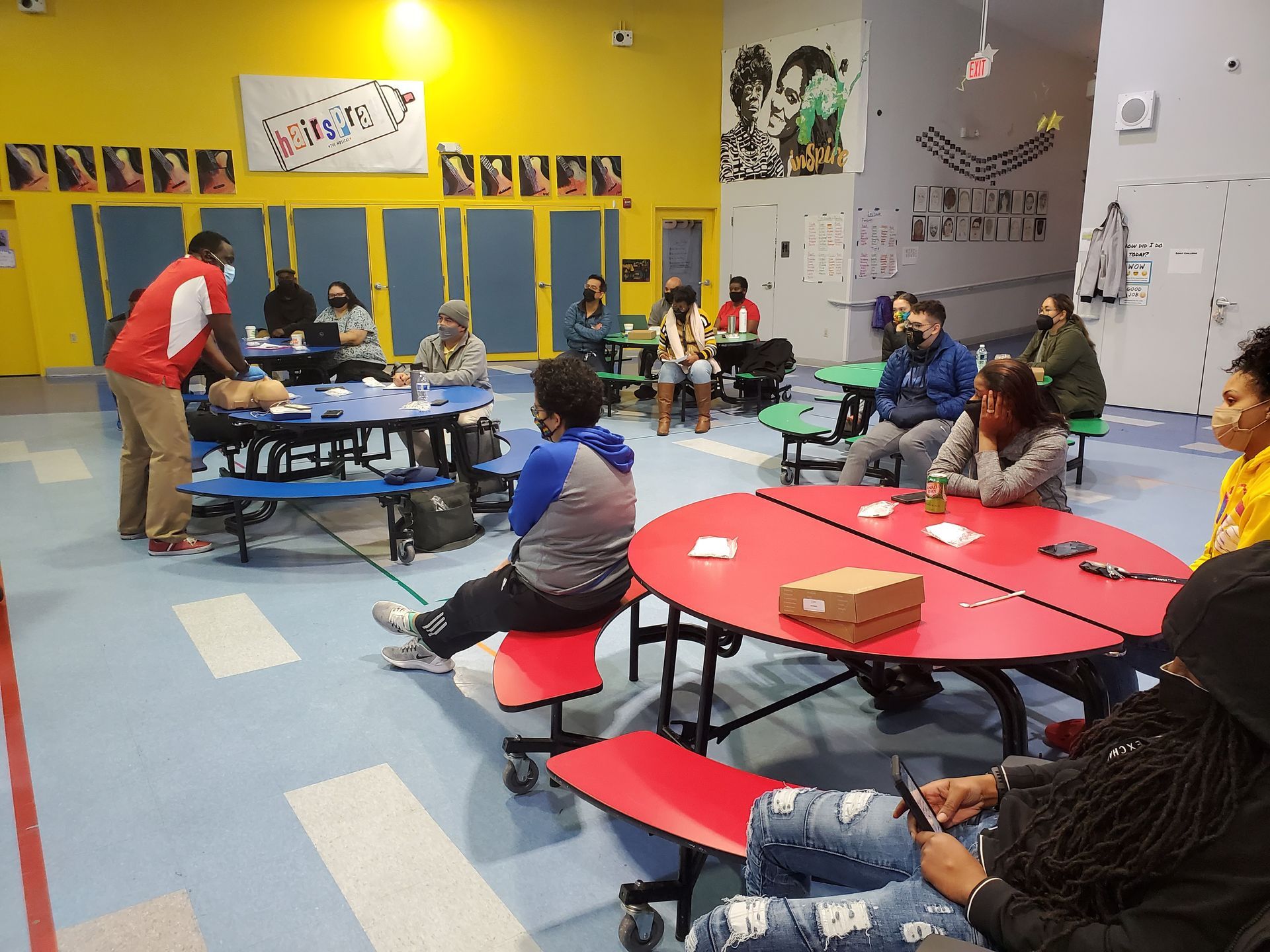 A group of people are sitting at tables in a room.