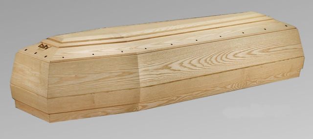 Una bara di legno è appoggiata su una superficie grigia.