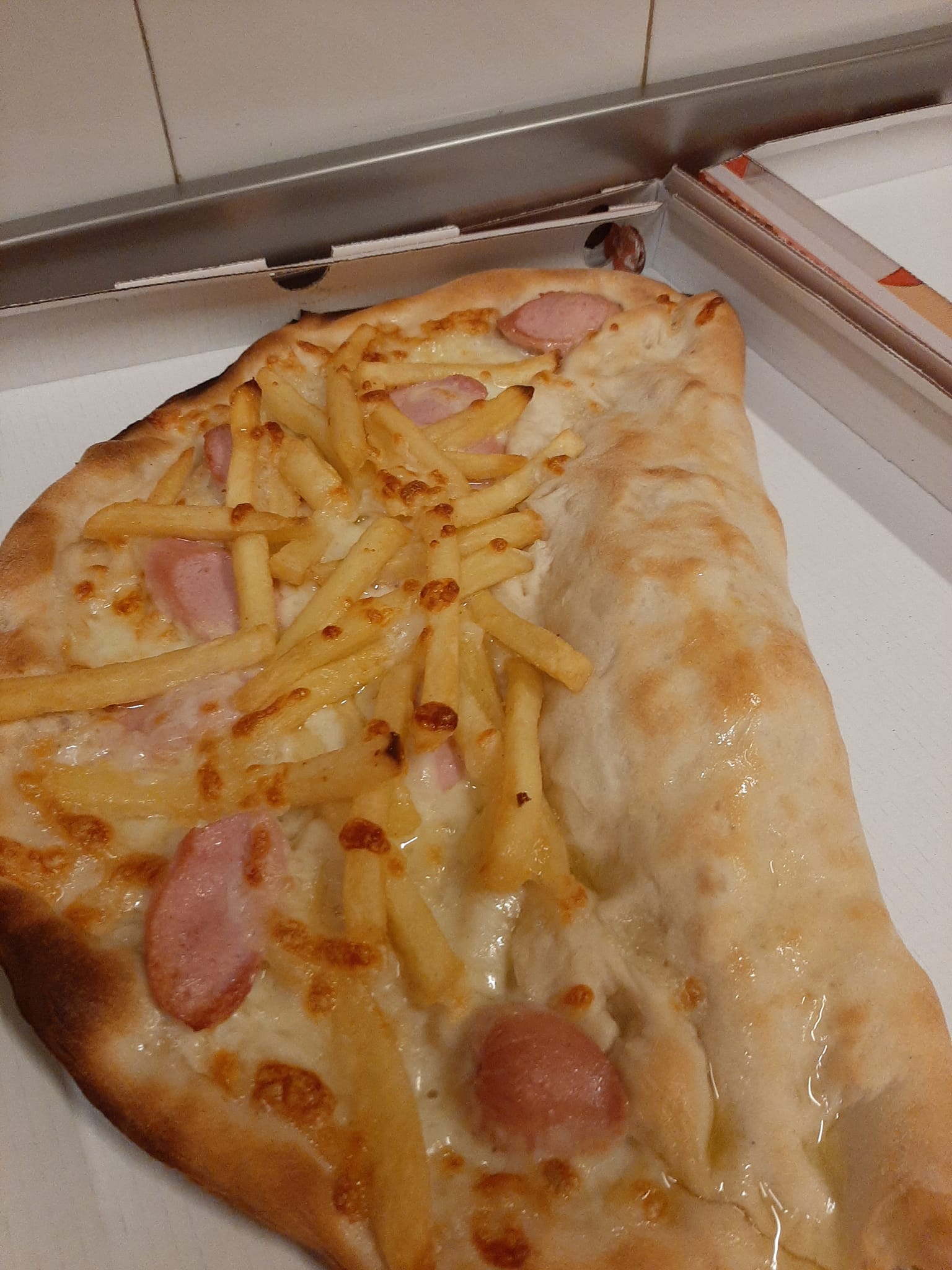 pizza wurstel e patatine