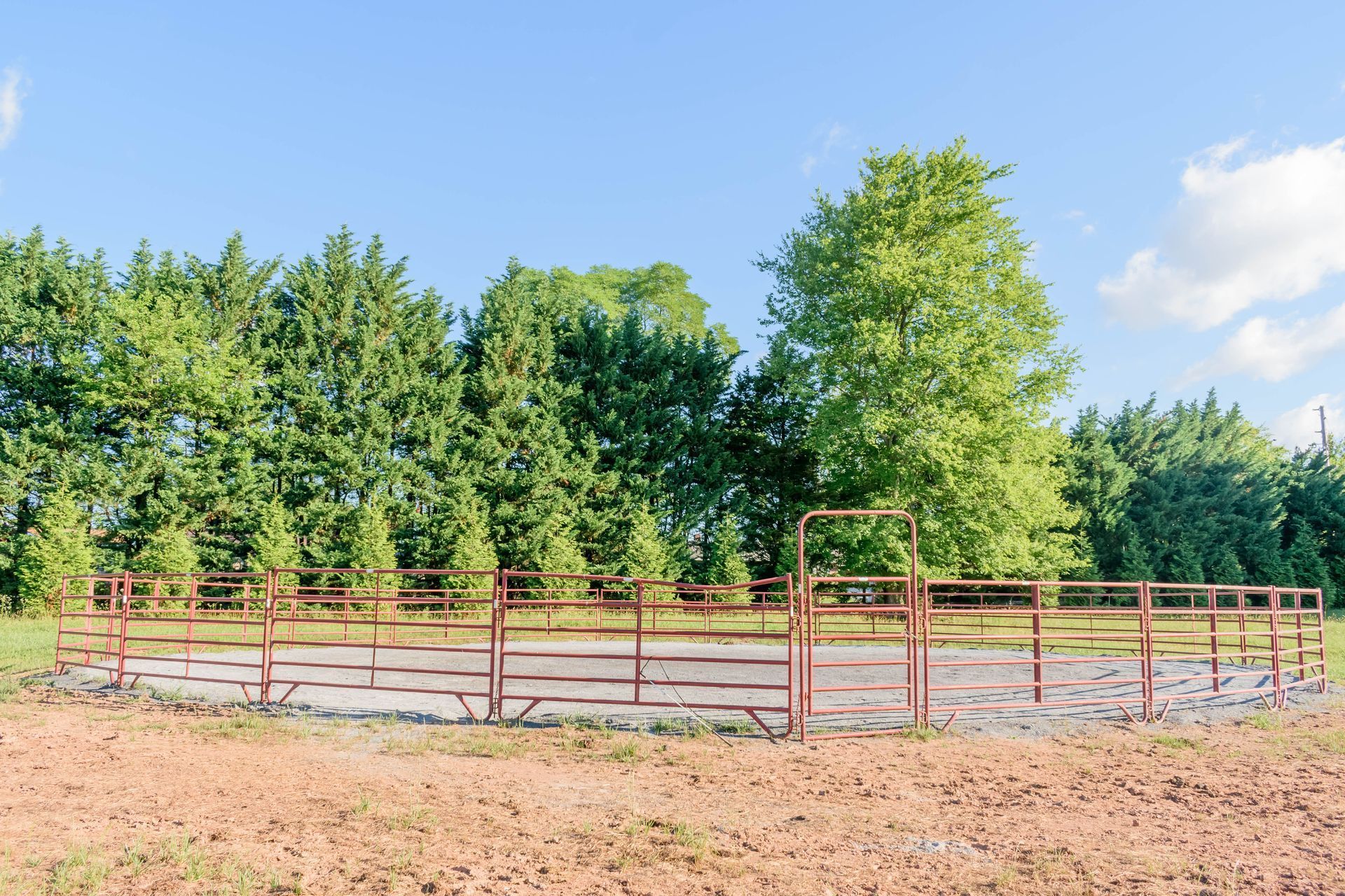 Large Round Pen with Stone Dust Footing