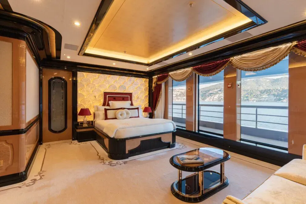 I DYNASTY YACHT
