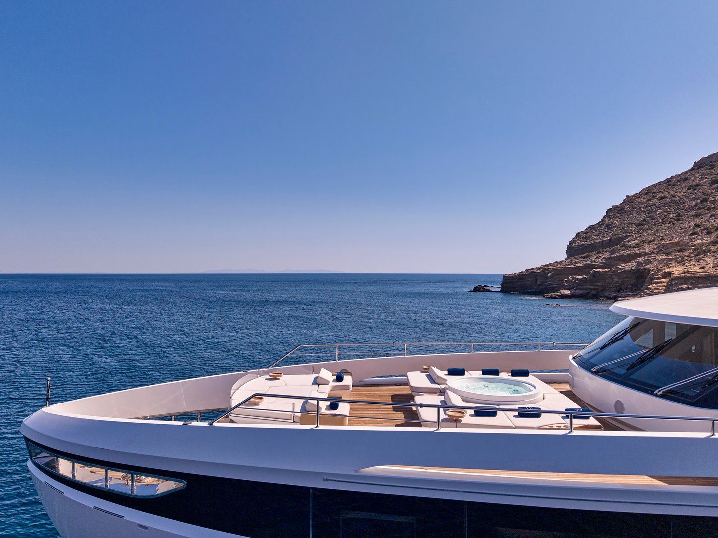 Volo Mare Azimut motor yacht charter in Greece Eole yachting