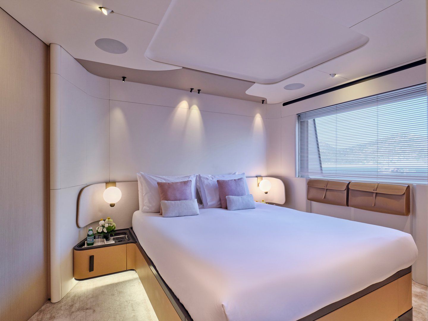 Volo Mare Azimut motor yacht charter in Greece Eole yachting