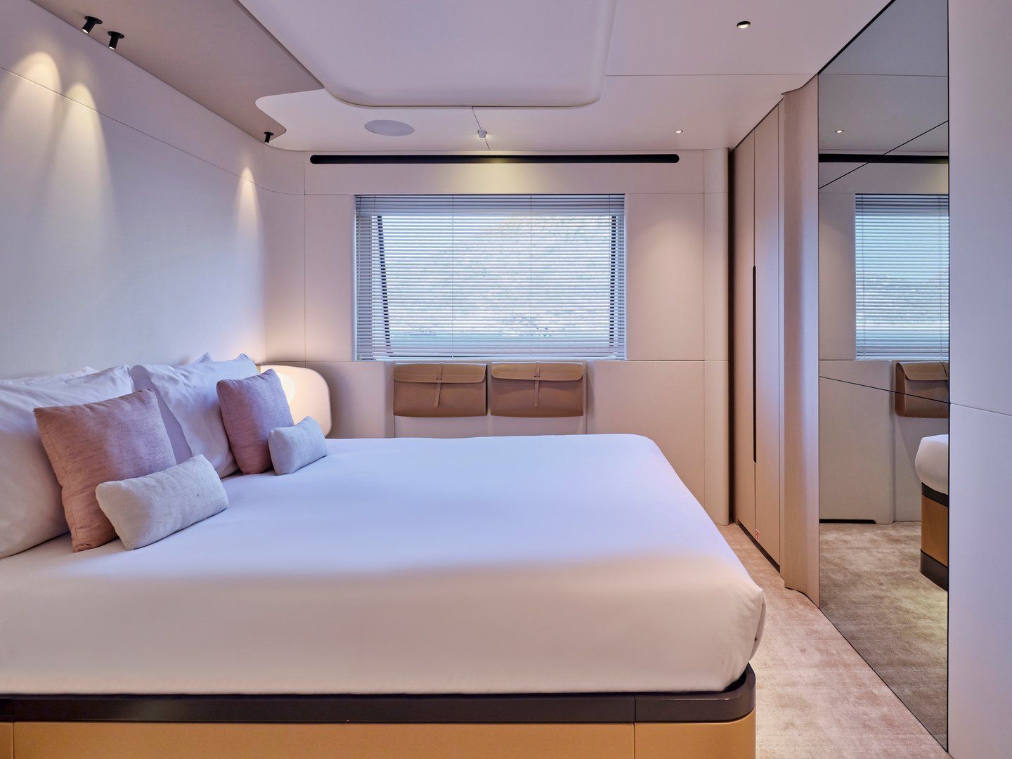 Volo Mare Azimut motor yacht charter in Greece Eole yachting