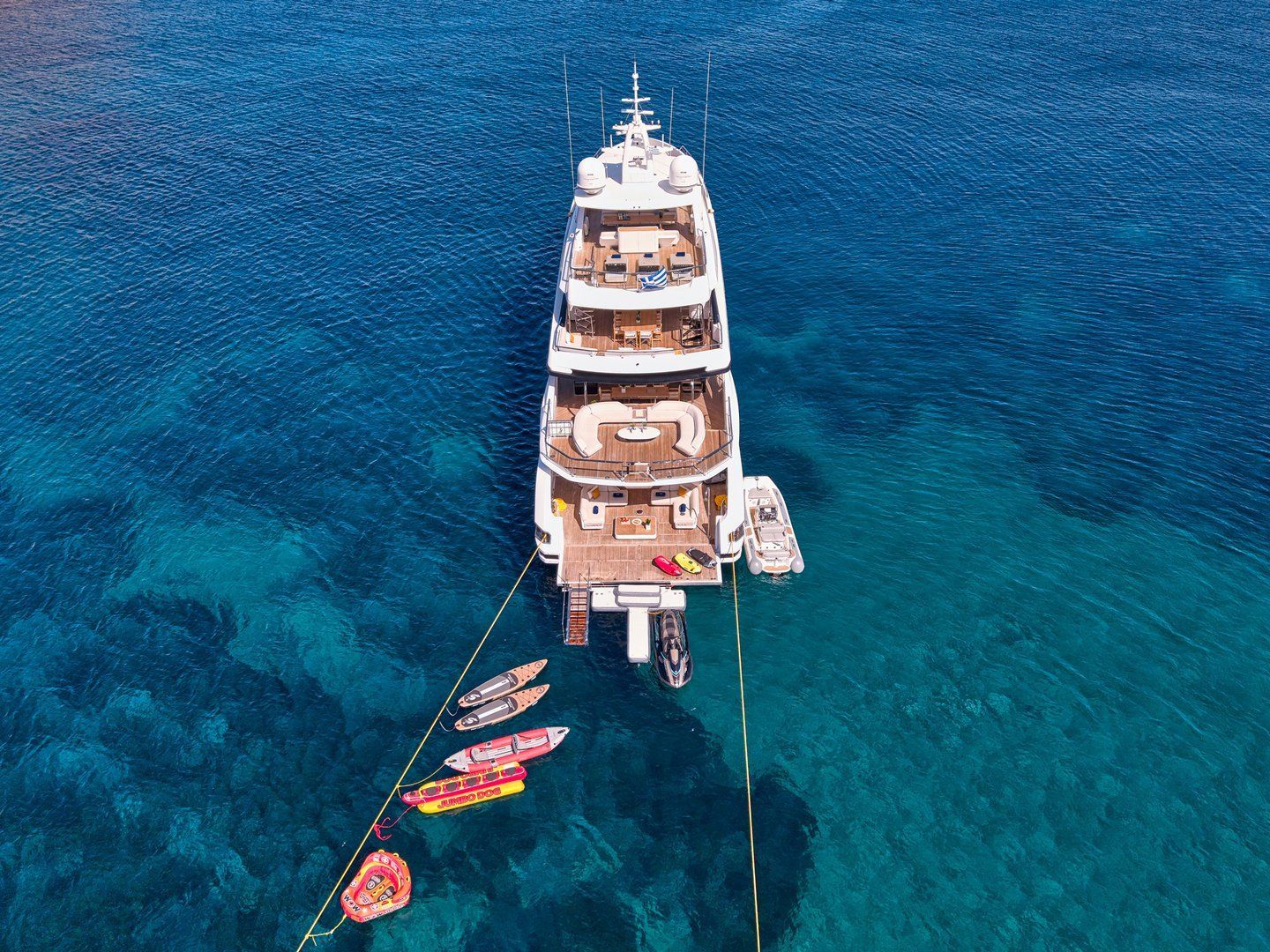 Volo Mare Azimut motor yacht charter in Greece Eole yachting