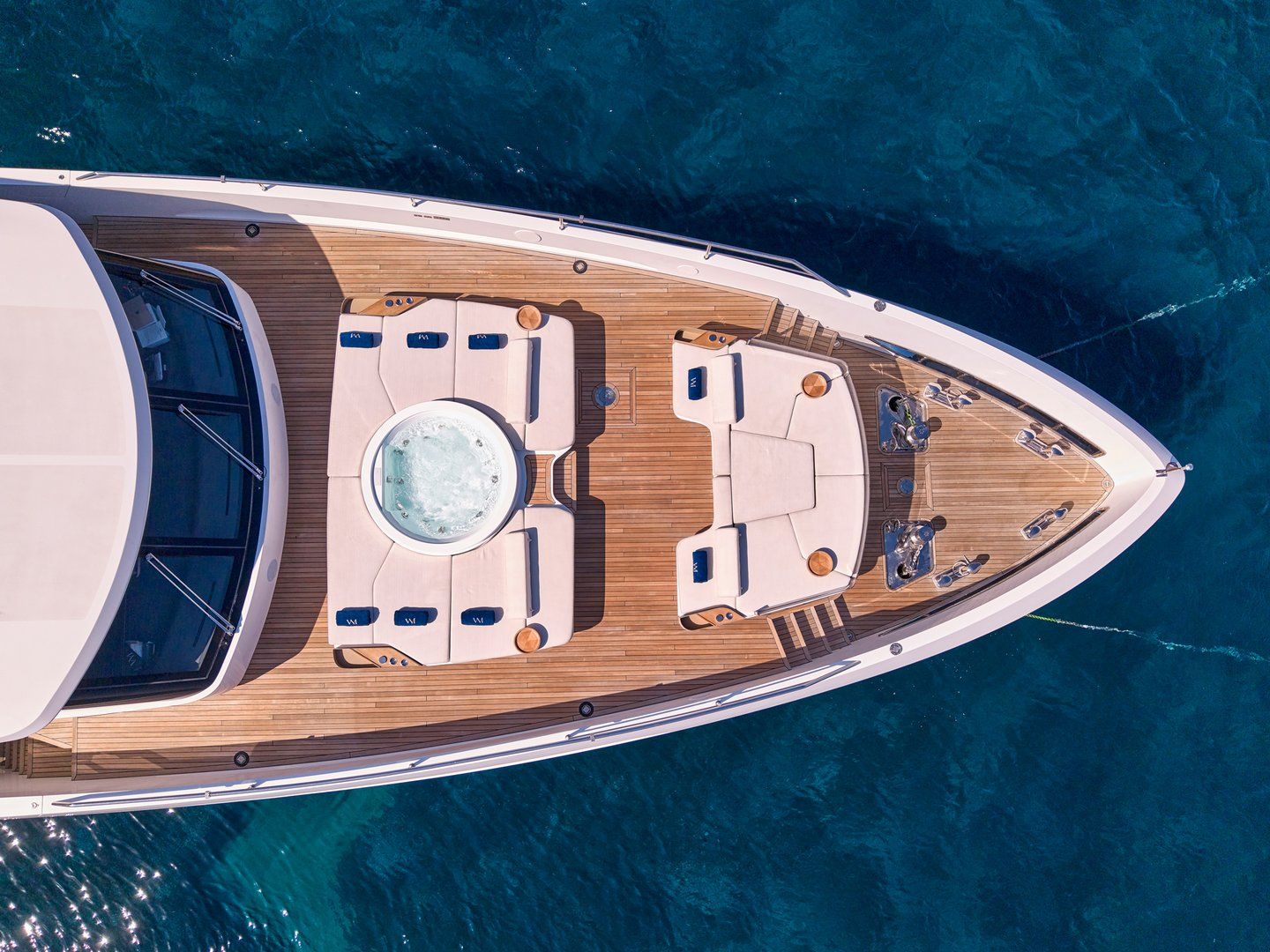 Volo Mare Azimut motor yacht charter in Greece Eole yachting